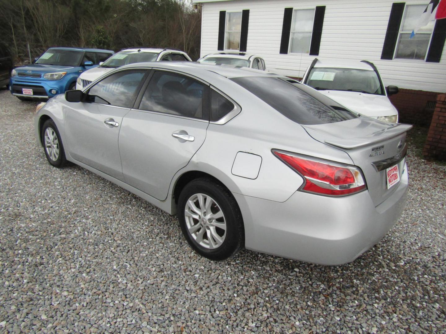 2014 Silver /Gray Nissan Altima 2.5 SL (1N4AL3AP6EN) with an 2.5L L4 DOHC 16V engine, Automatic transmission, located at 15016 S Hwy 231, Midland City, AL, 36350, (334) 983-3001, 31.306210, -85.495277 - Photo#4