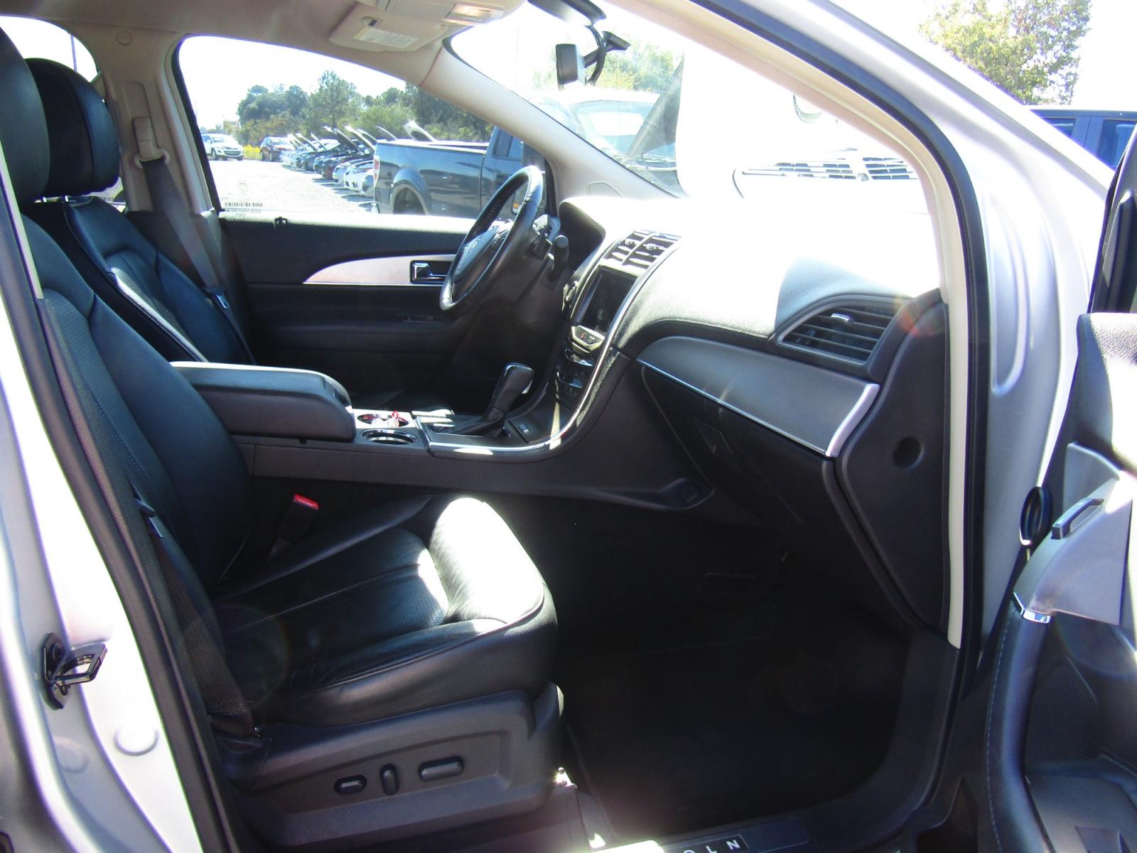 2014 Silver /Black Lincoln MKX FWD (2LMDJ6JK9EB) with an 3.7L V6 DOHC 24V engine, Automatic transmission, located at 15016 S Hwy 231, Midland City, AL, 36350, (334) 983-3001, 31.306210, -85.495277 - Photo #9