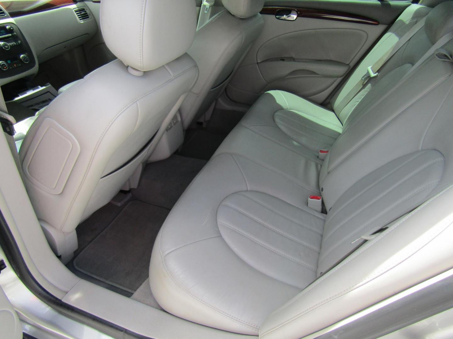 2008 Silver /Gray Buick Lucerne CXL (1G4HD57228U) with an 3.8L V6 OHV 12V engine, Automatic transmission, located at 15016 S Hwy 231, Midland City, AL, 36350, (334) 983-3001, 31.306210, -85.495277 - Photo#3