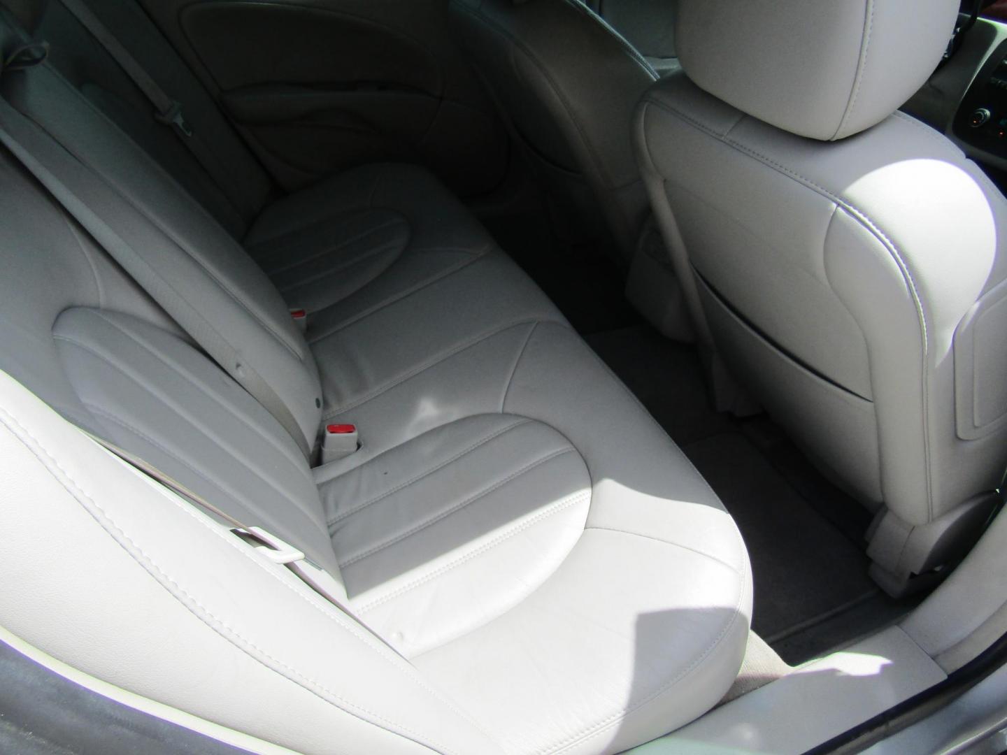 2008 Silver /Gray Buick Lucerne CXL (1G4HD57228U) with an 3.8L V6 OHV 12V engine, Automatic transmission, located at 15016 S Hwy 231, Midland City, AL, 36350, (334) 983-3001, 31.306210, -85.495277 - Photo#6