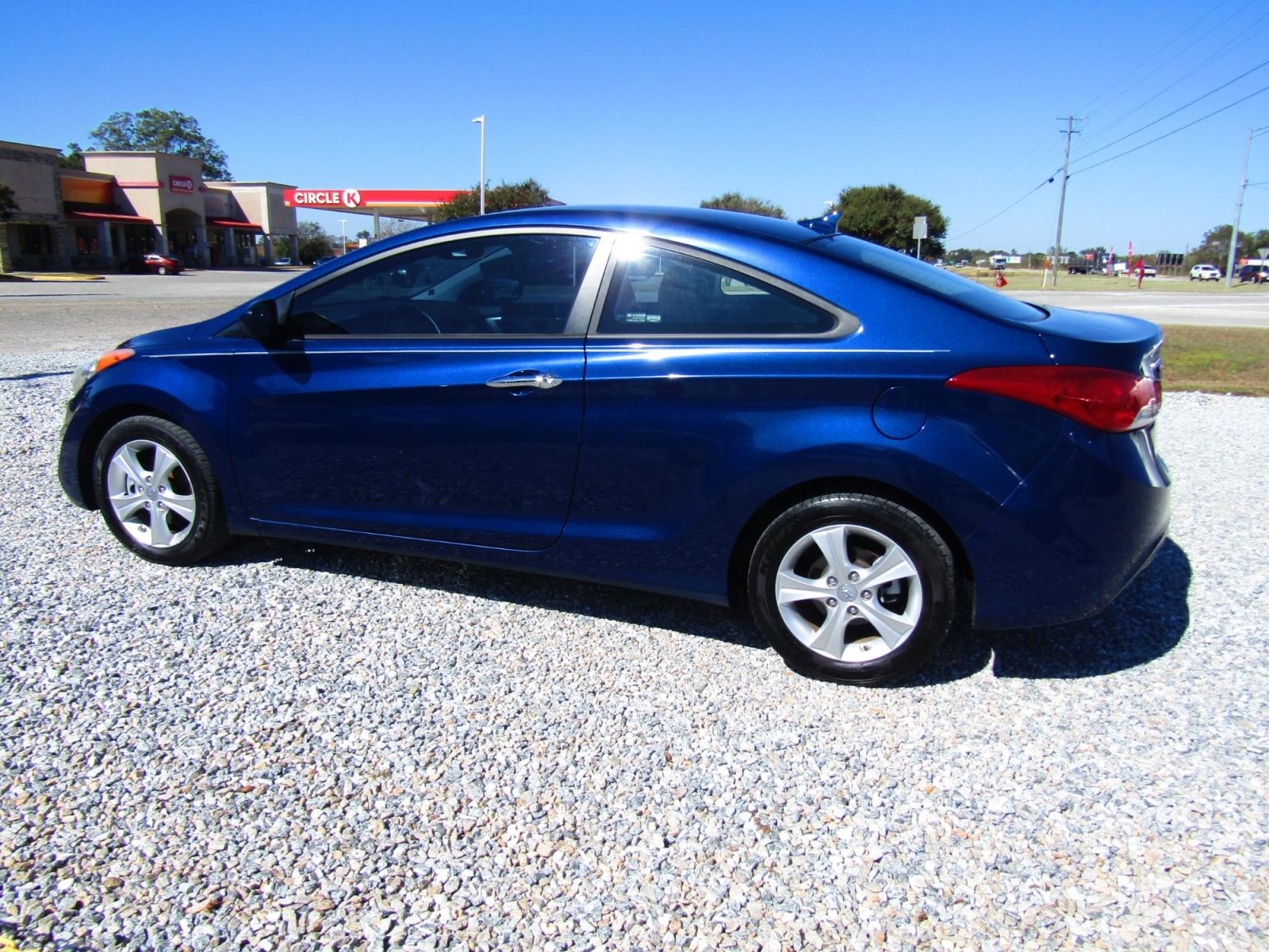 2013 Blue /Gray Hyundai Elantra GS Coupe A/T (KMHDH6AE7DU) with an 1.8L L4 DOHC 16V engine, Automatic transmission, located at 15016 S Hwy 231, Midland City, AL, 36350, (334) 983-3001, 31.306210, -85.495277 - Photo #4