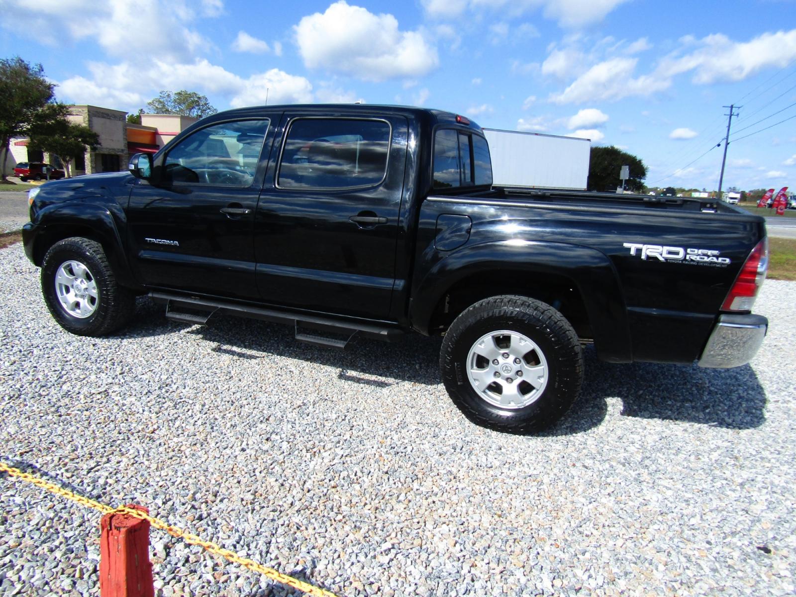 2013 Black /Gray Toyota Tacoma Double Cab V6 4WD (3TMLU4EN0DM) with an 4.0L V6 DOHC 24V engine, Automatic transmission, located at 15016 S Hwy 231, Midland City, AL, 36350, (334) 983-3001, 31.306210, -85.495277 - Photo #5