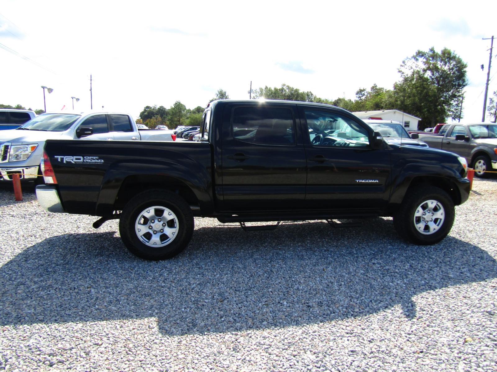2013 Black /Gray Toyota Tacoma Double Cab V6 4WD (3TMLU4EN0DM) with an 4.0L V6 DOHC 24V engine, Automatic transmission, located at 15016 S Hwy 231, Midland City, AL, 36350, (334) 983-3001, 31.306210, -85.495277 - Photo #7