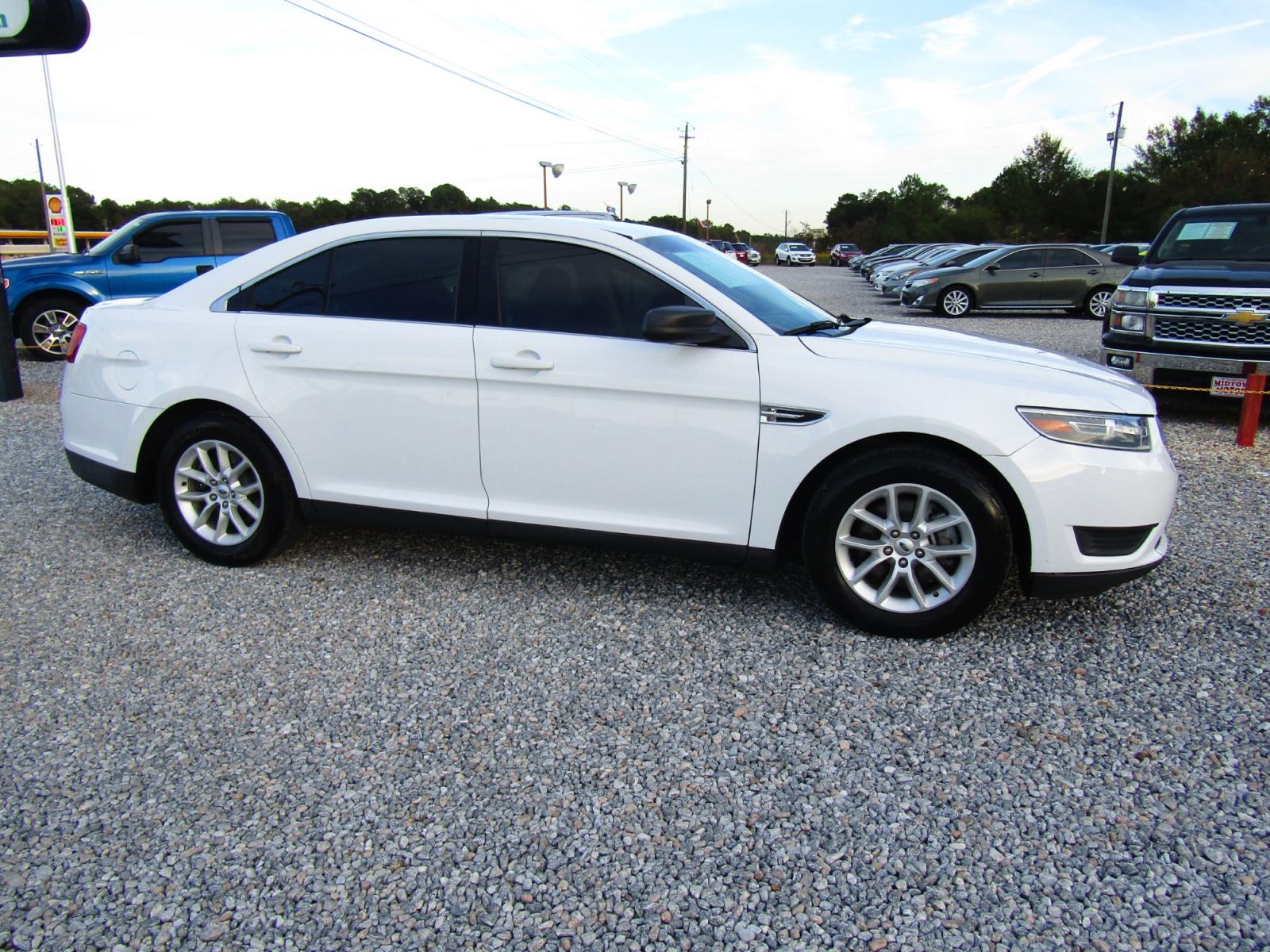 2014 WHITE /Gray Ford Taurus SE FWD (1FAHP2D85EG) with an 3.5L V6 DOHC 24V engine, Automatic transmission, located at 15016 S Hwy 231, Midland City, AL, 36350, (334) 983-3001, 31.306210, -85.495277 - Photo #0