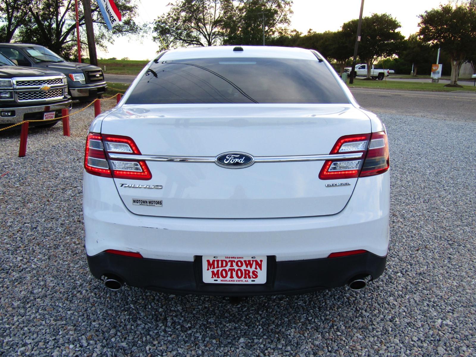 2014 WHITE /Gray Ford Taurus SE FWD (1FAHP2D85EG) with an 3.5L V6 DOHC 24V engine, Automatic transmission, located at 15016 S Hwy 231, Midland City, AL, 36350, (334) 983-3001, 31.306210, -85.495277 - Photo #6