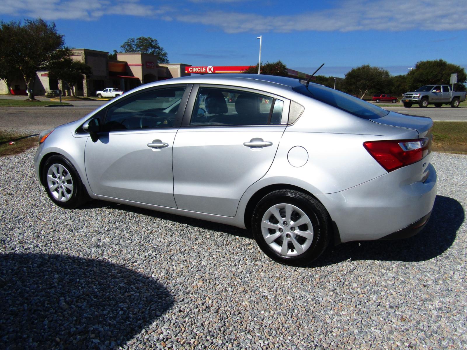 2014 Silver Kia Rio LX (KNADM4A39E6) with an 1.6L L4 DOHC 16V engine, Automatic transmission, located at 15016 S Hwy 231, Midland City, AL, 36350, (334) 983-3001, 31.306210, -85.495277 - Photo #5