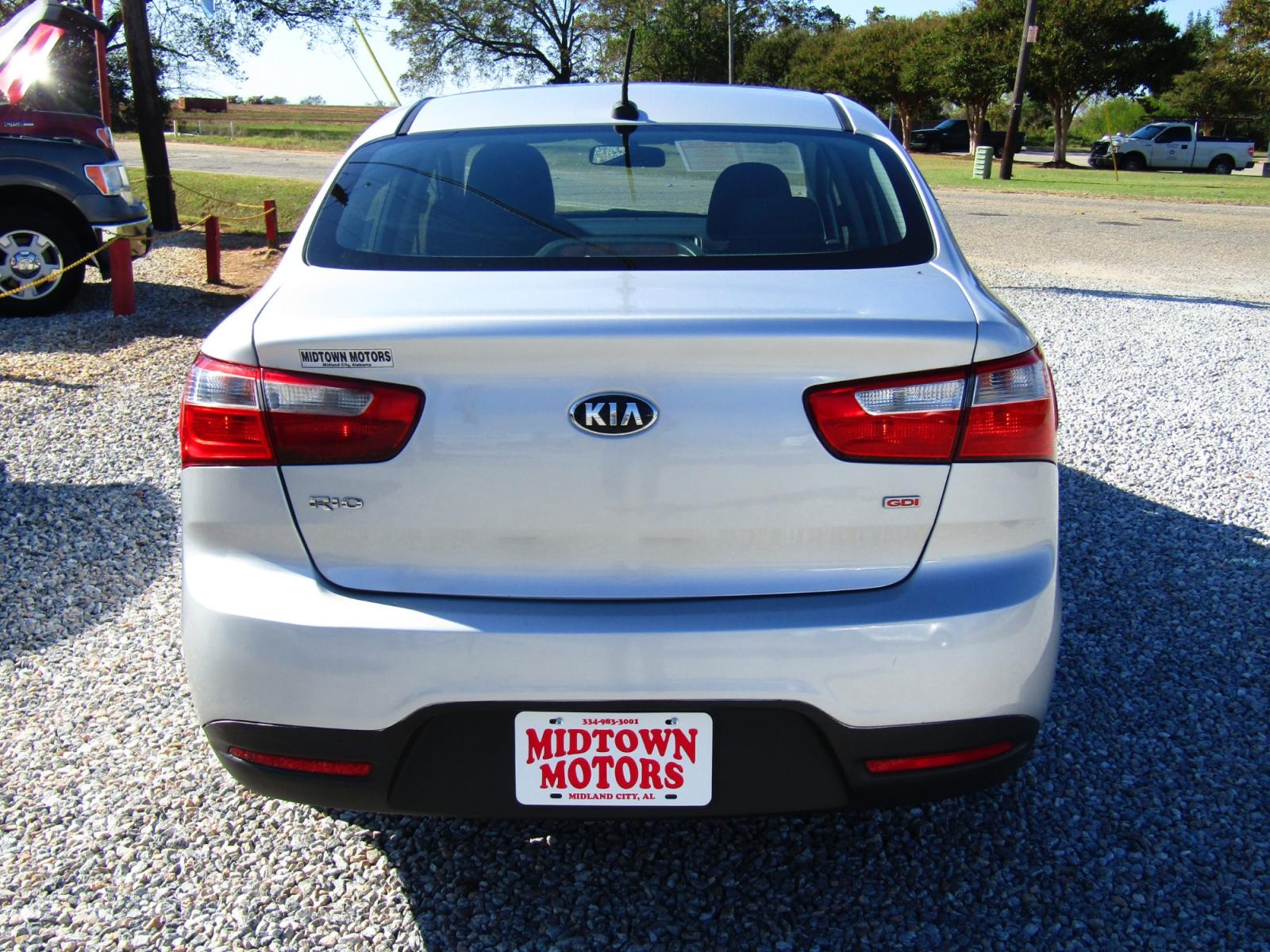 2014 Silver Kia Rio LX (KNADM4A39E6) with an 1.6L L4 DOHC 16V engine, Automatic transmission, located at 15016 S Hwy 231, Midland City, AL, 36350, (334) 983-3001, 31.306210, -85.495277 - Photo #6