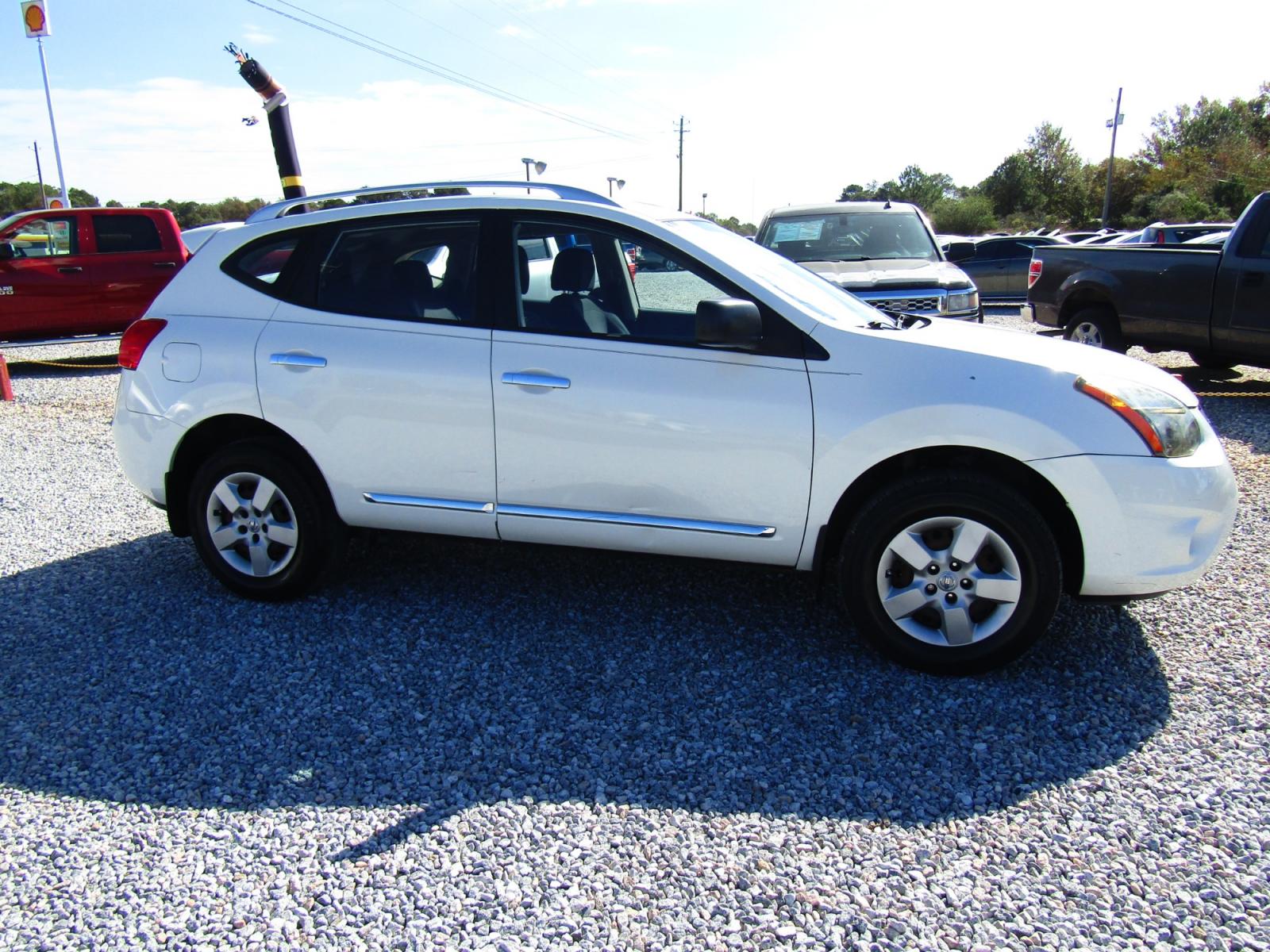 2014 WHITE Nissan Rogue S 2WD (JN8AS5MT9EW) with an 2.5L L4 DOHC 16V engine, Automatic transmission, located at 15016 S Hwy 231, Midland City, AL, 36350, (334) 983-3001, 31.306210, -85.495277 - Photo #0