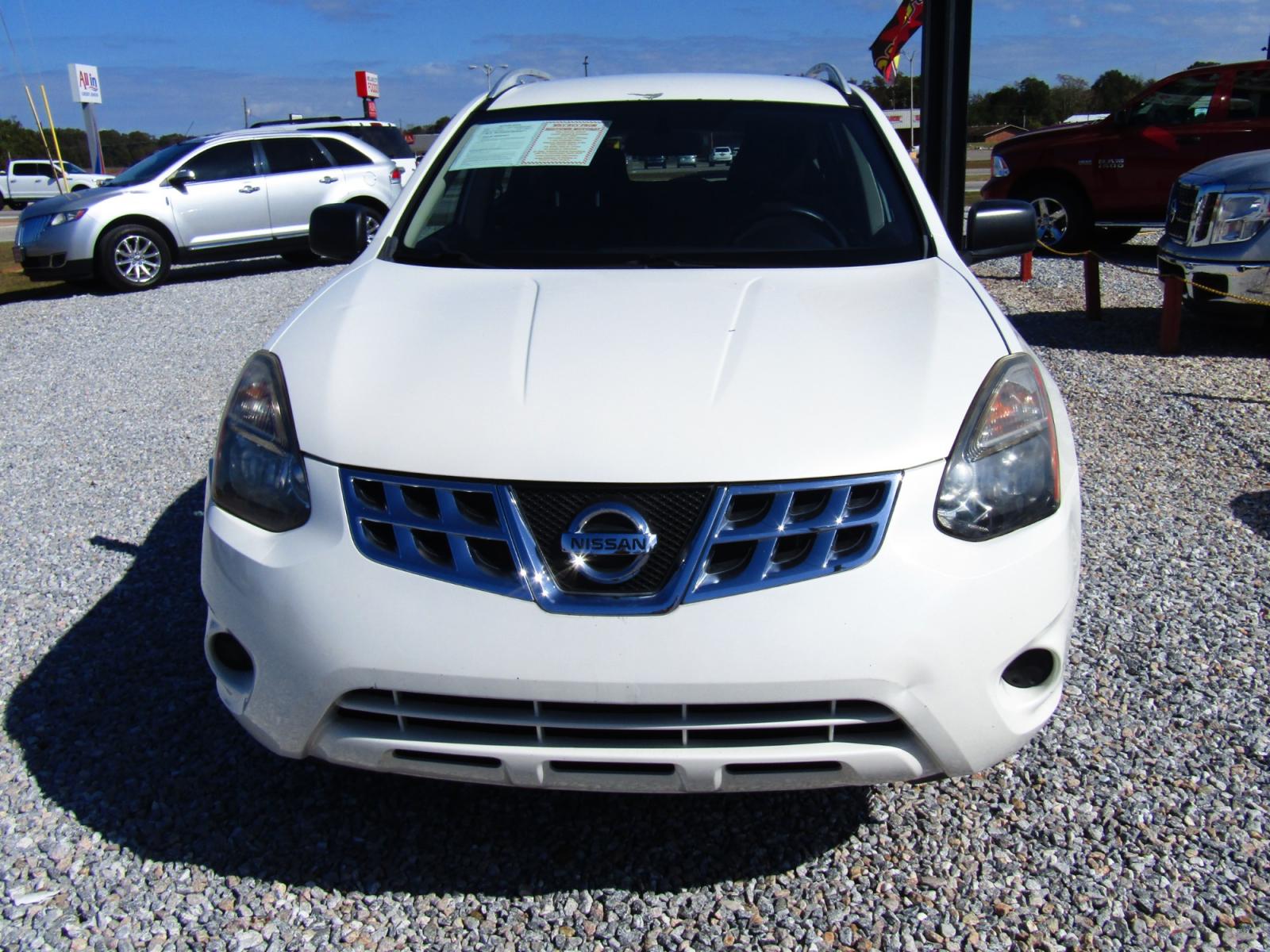 2014 WHITE Nissan Rogue S 2WD (JN8AS5MT9EW) with an 2.5L L4 DOHC 16V engine, Automatic transmission, located at 15016 S Hwy 231, Midland City, AL, 36350, (334) 983-3001, 31.306210, -85.495277 - Photo #1