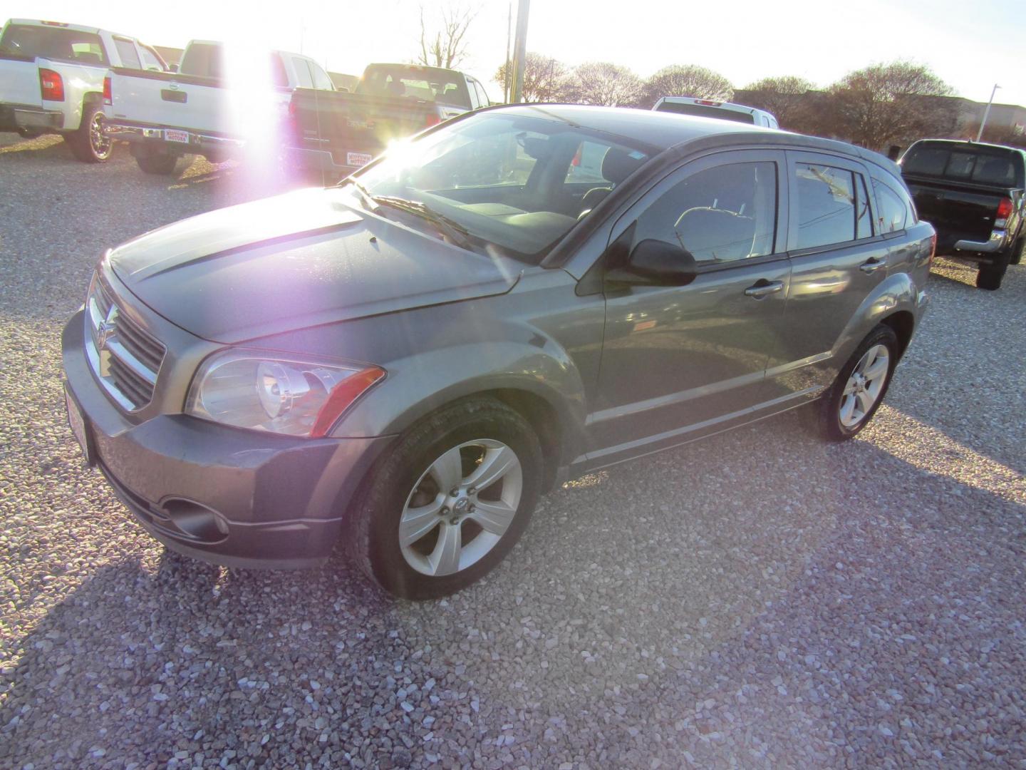 2011 Gray /Gray Dodge Caliber (1B3CB3HA4BD) with an 4 CYL engine, Automatic transmission, located at 15016 S Hwy 231, Midland City, AL, 36350, (334) 983-3001, 31.306210, -85.495277 - Photo#2
