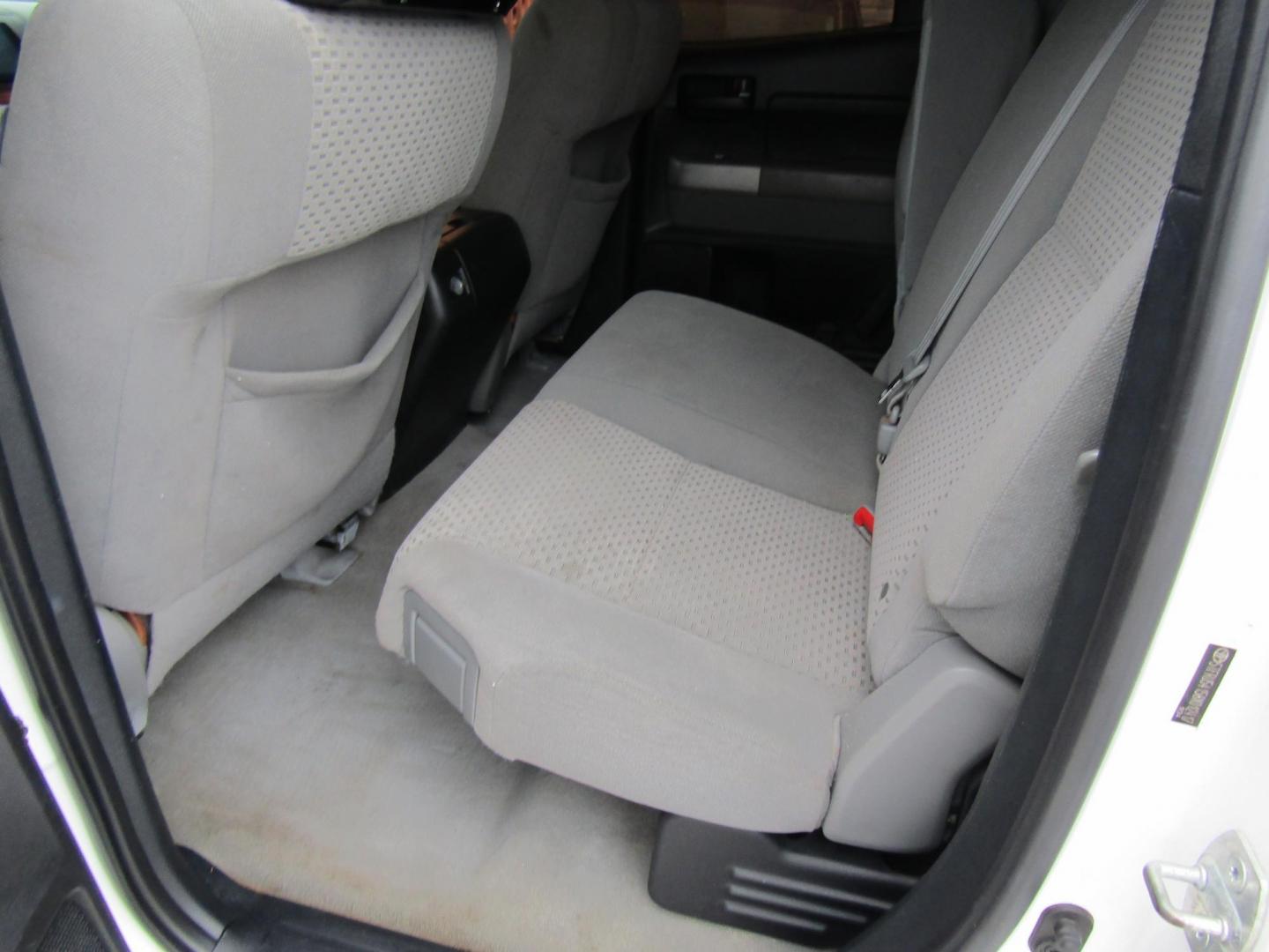 2008 WHITE /Gray Toyota Tundra Base Double Cab 4.0L 2WD (5TFRU54158X) with an 4.0L V6 DOHC 24V engine, Automatic transmission, located at 15016 S Hwy 231, Midland City, AL, 36350, (334) 983-3001, 31.306210, -85.495277 - Photo#4