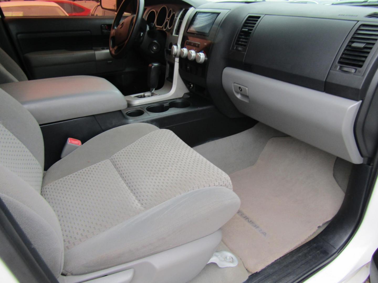2008 WHITE /Gray Toyota Tundra Base Double Cab 4.0L 2WD (5TFRU54158X) with an 4.0L V6 DOHC 24V engine, Automatic transmission, located at 15016 S Hwy 231, Midland City, AL, 36350, (334) 983-3001, 31.306210, -85.495277 - Photo#9