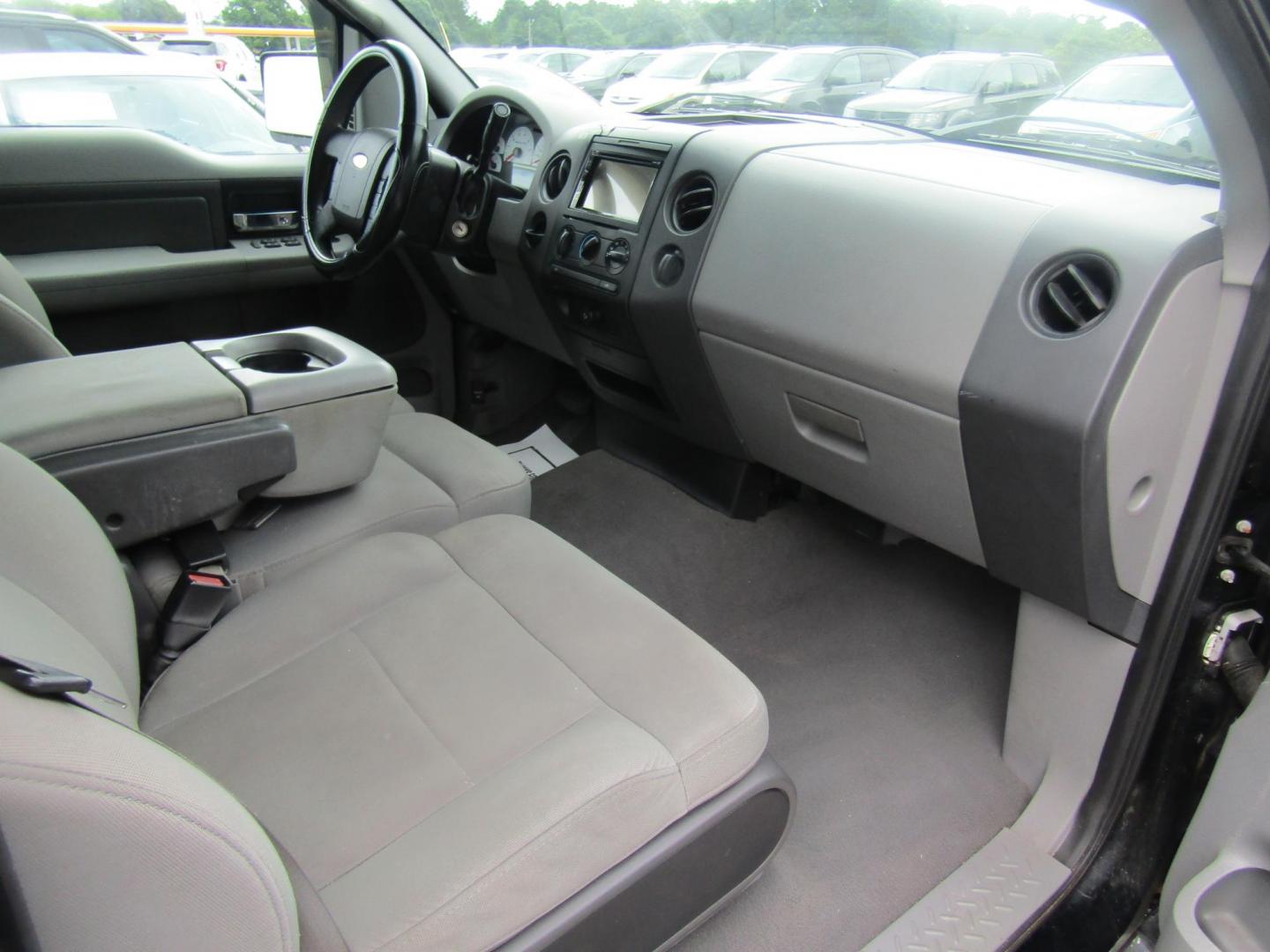 2008 Black /Gray Ford F-150 (1FTRX12W38F) , Automatic transmission, located at 15016 S Hwy 231, Midland City, AL, 36350, (334) 983-3001, 31.306210, -85.495277 - Photo#9