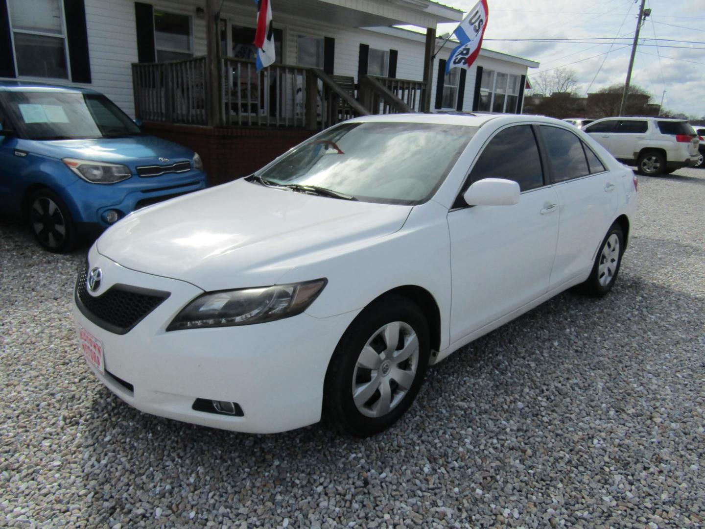 2009 WHITE /Tan Toyota Camry (4T1BE46KX9U) , Automatic transmission, located at 15016 S Hwy 231, Midland City, AL, 36350, (334) 983-3001, 31.306210, -85.495277 - Photo#2