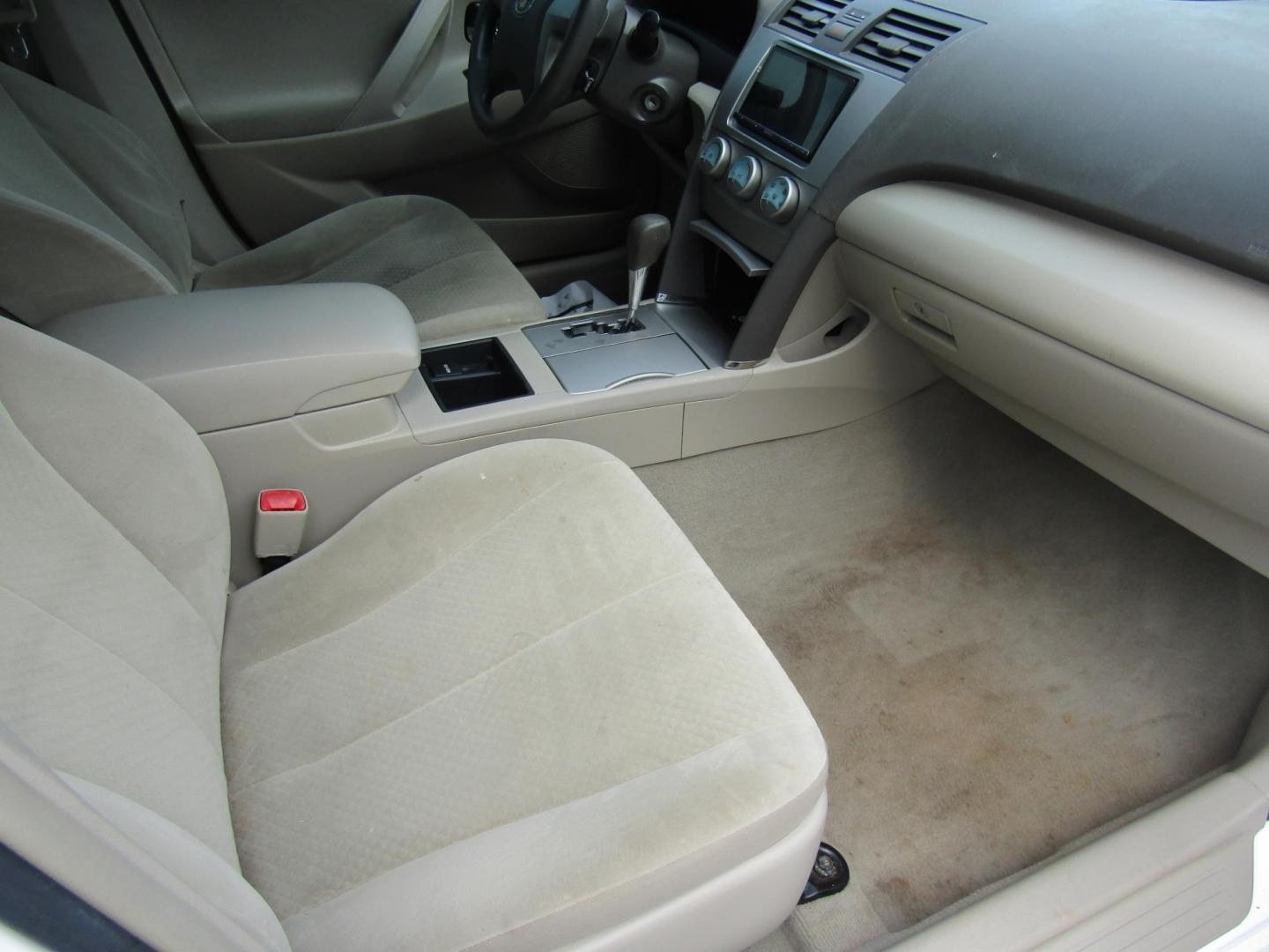 2009 WHITE /Tan Toyota Camry (4T1BE46KX9U) , Automatic transmission, located at 15016 S Hwy 231, Midland City, AL, 36350, (334) 983-3001, 31.306210, -85.495277 - Photo#9