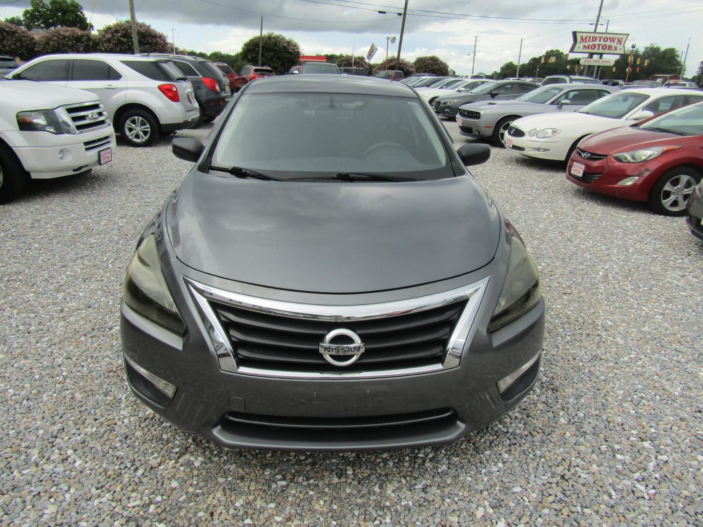 2015 Gray Nissan Altima 2.5 S (1N4AL3AP3FN) with an 2.5L L4 DOHC 16V engine, Automatic transmission, located at 15016 S Hwy 231, Midland City, AL, 36350, (334) 983-3001, 31.306210, -85.495277 - Photo#1