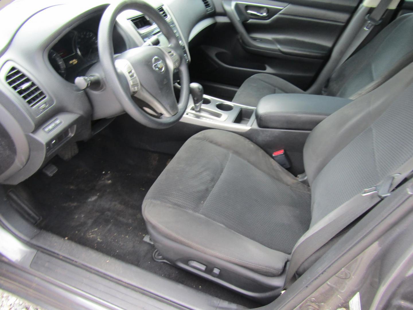 2015 Gray Nissan Altima 2.5 S (1N4AL3AP3FN) with an 2.5L L4 DOHC 16V engine, Automatic transmission, located at 15016 S Hwy 231, Midland City, AL, 36350, (334) 983-3001, 31.306210, -85.495277 - Photo#3