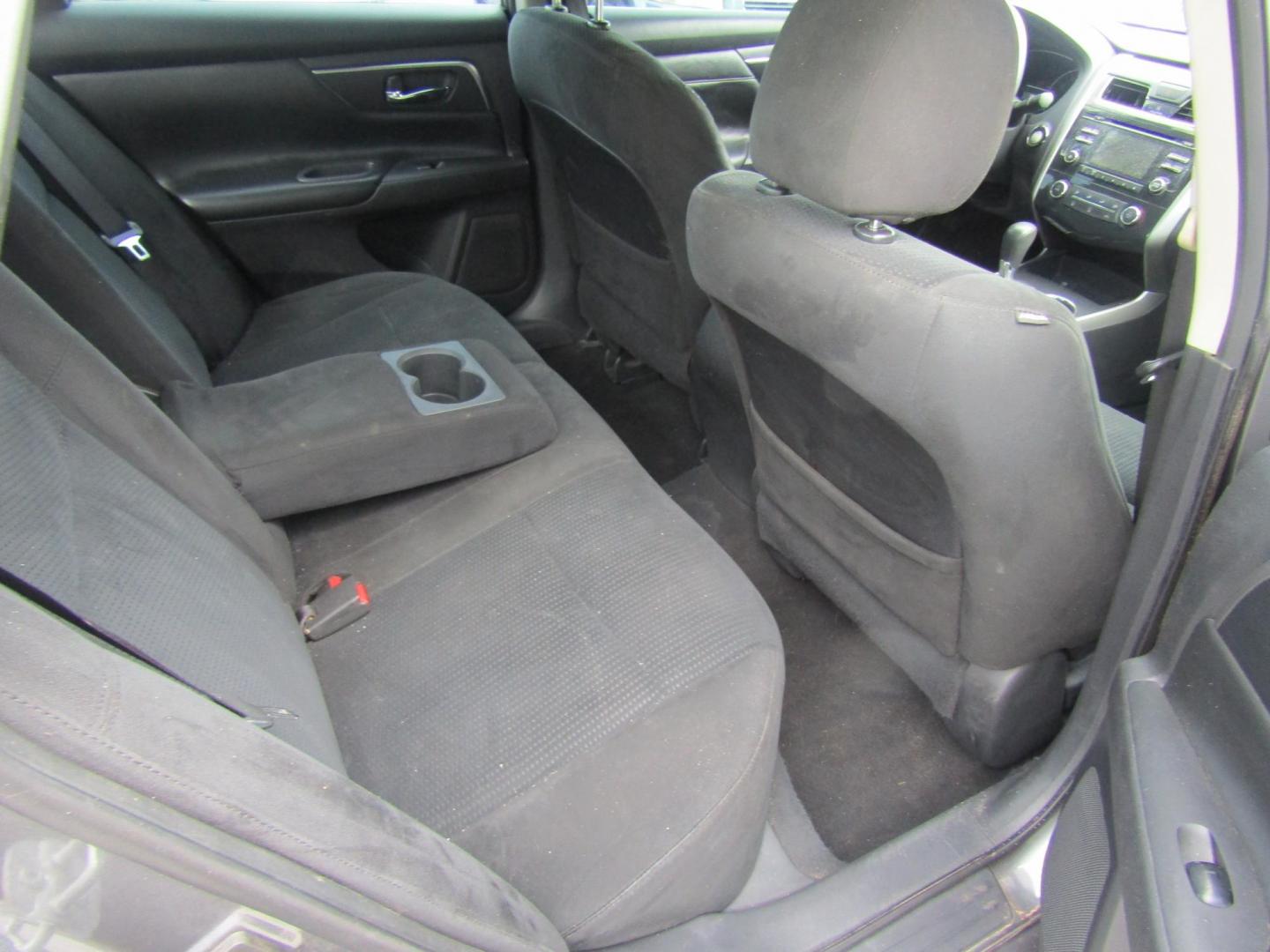 2015 Gray Nissan Altima 2.5 S (1N4AL3AP3FN) with an 2.5L L4 DOHC 16V engine, Automatic transmission, located at 15016 S Hwy 231, Midland City, AL, 36350, (334) 983-3001, 31.306210, -85.495277 - Photo#8