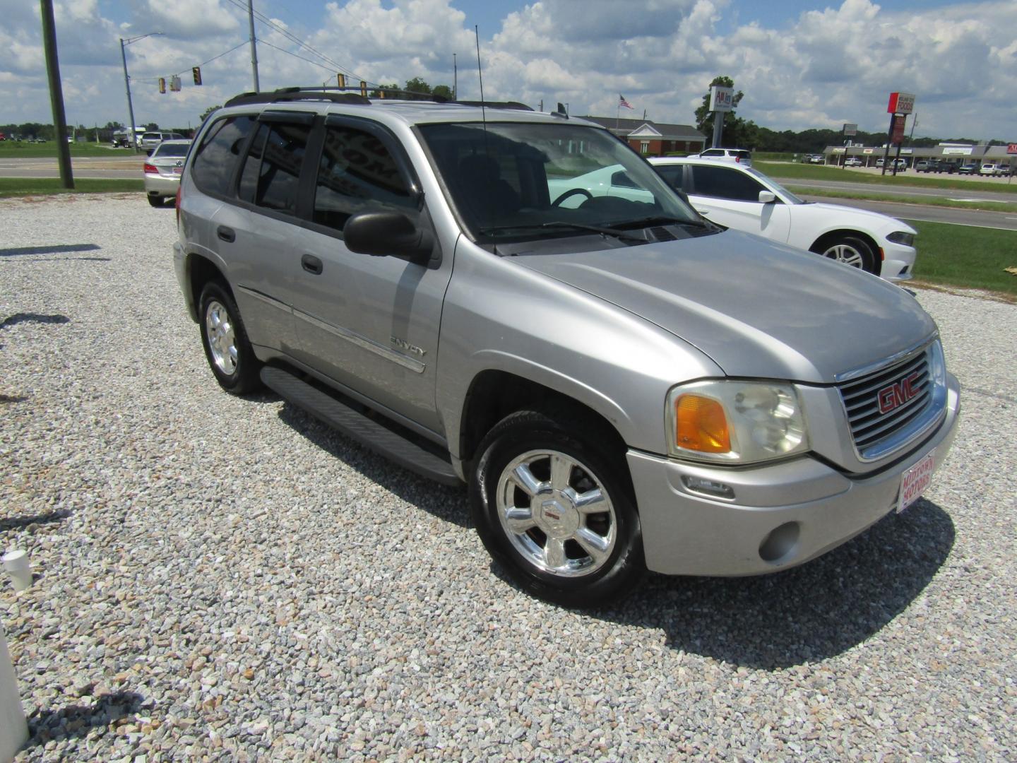 2006 Silver /Gray GMC Envoy SLE 2WD (1GKDS13S162) with an 4.2L L6 DOHC 24V engine, Automatic transmission, located at 15016 S Hwy 231, Midland City, AL, 36350, (334) 983-3001, 31.306210, -85.495277- Photo#0