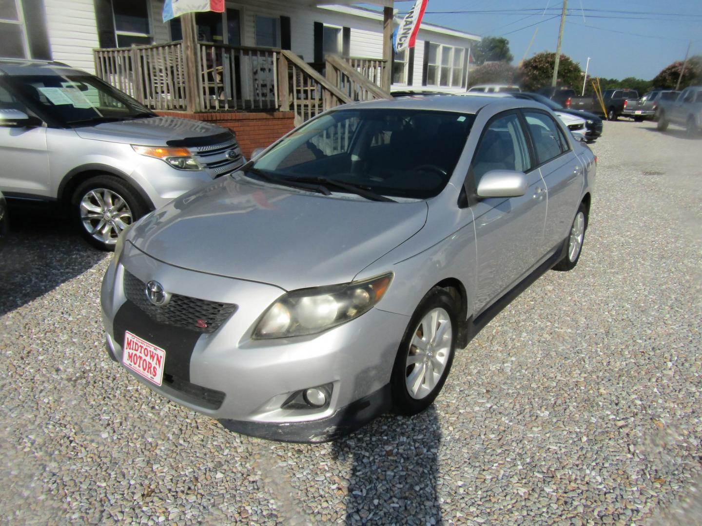 2010 Silver Toyota Corolla Base 4-Speed AT (2T1BU4EEXAC) with an 1.8L L4 DOHC 16V engine, Automatic transmission, located at 15016 S Hwy 231, Midland City, AL, 36350, (334) 983-3001, 31.306210, -85.495277- Photo#2