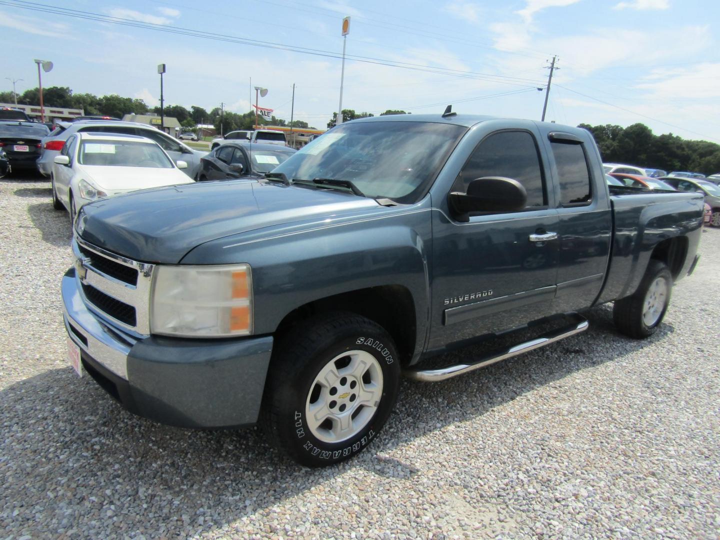 2010 Blue Chevrolet Silverado 1500 LS Extended Cab 2WD (1GCSCREA4AZ) with an 4.8L V8 OHV 16V engine, Automatic transmission, located at 15016 S Hwy 231, Midland City, AL, 36350, (334) 983-3001, 31.306210, -85.495277 - Photo#2