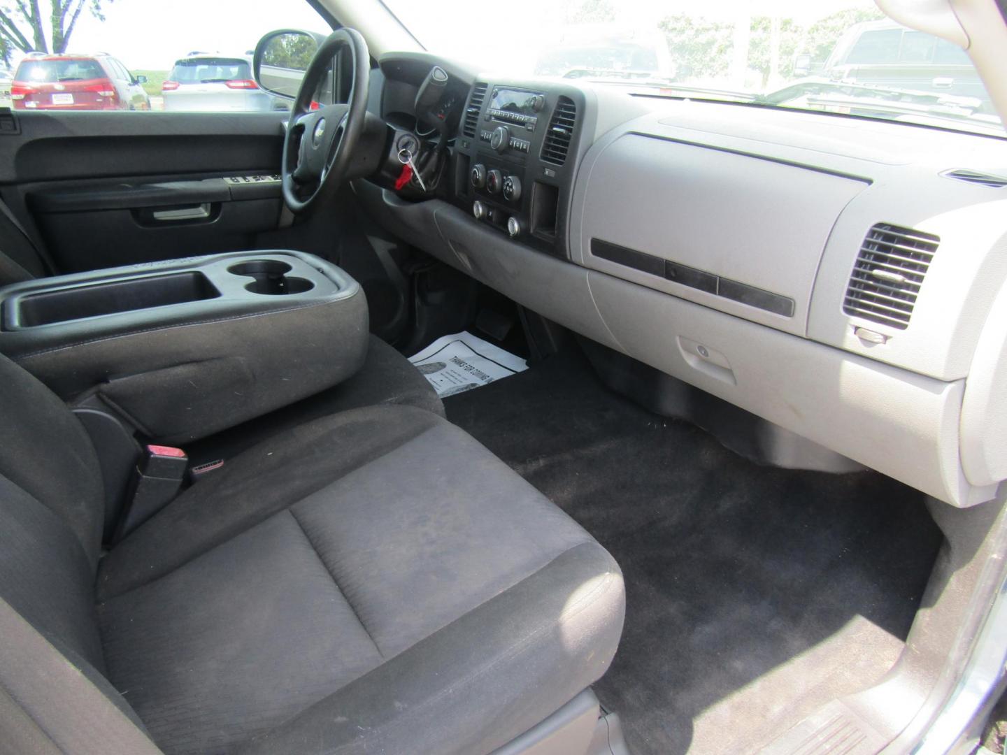 2010 Blue Chevrolet Silverado 1500 LS Extended Cab 2WD (1GCSCREA4AZ) with an 4.8L V8 OHV 16V engine, Automatic transmission, located at 15016 S Hwy 231, Midland City, AL, 36350, (334) 983-3001, 31.306210, -85.495277 - Photo#9