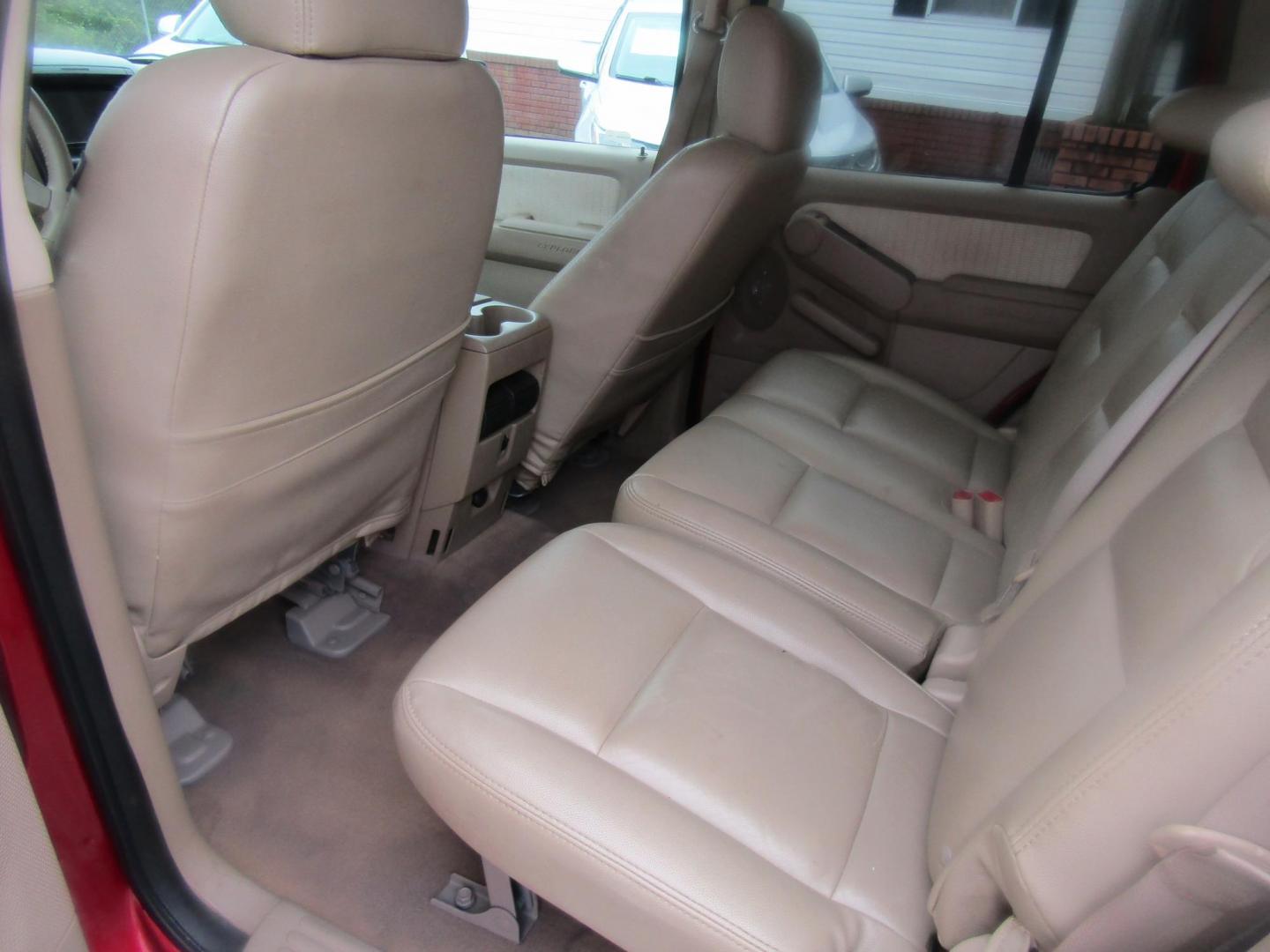 2008 Red /Tan Ford Explorer XLT 4.0L 2WD (1FMEU63E58U) with an 4.0L V6 SOHC 16V engine, Automatic transmission, located at 15016 S Hwy 231, Midland City, AL, 36350, (334) 983-3001, 31.306210, -85.495277 - Photo#4
