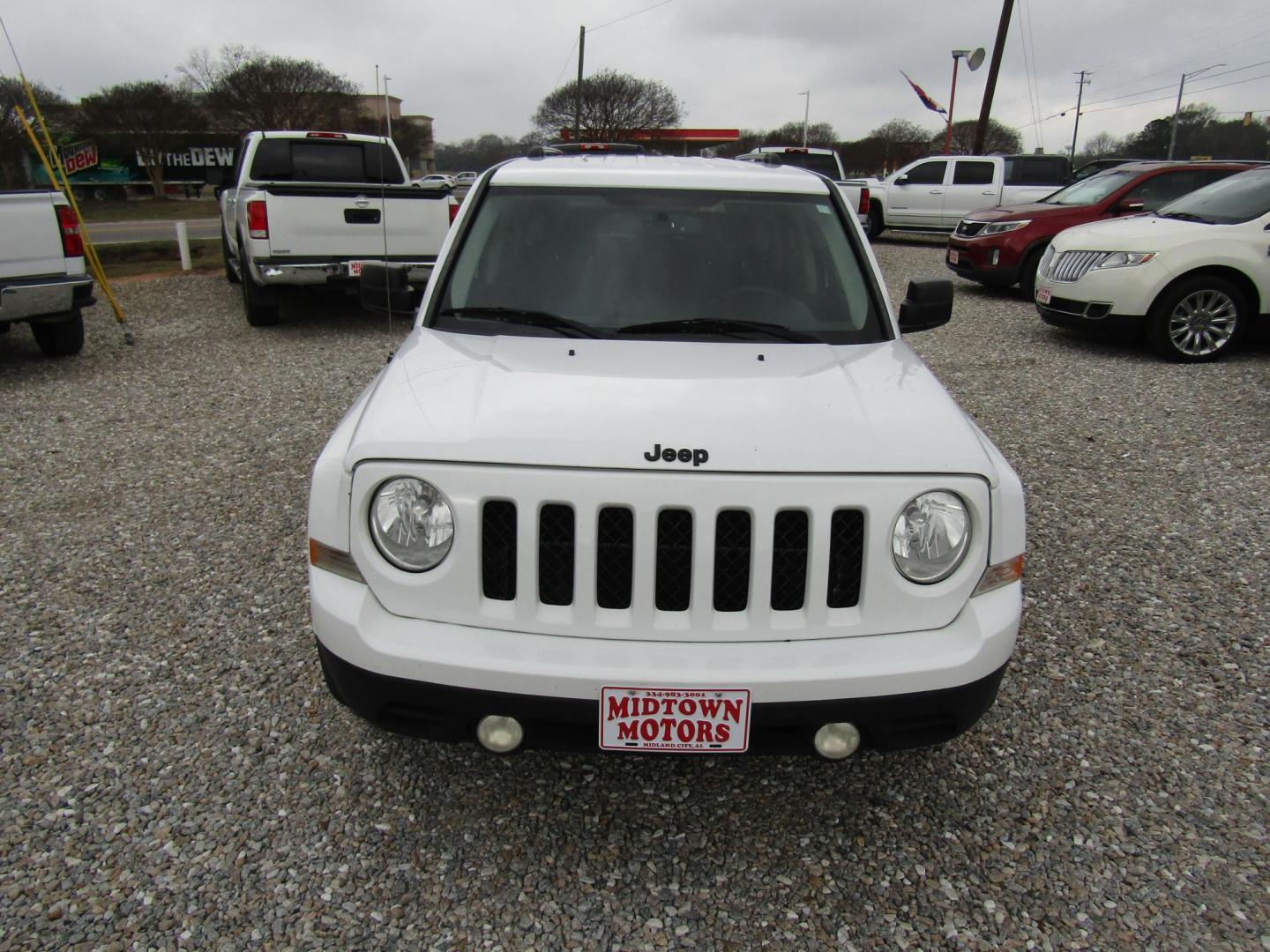 2015 White /Gray Jeep Patriot Sport 2WD (1C4NJPBA2FD) with an 2.0L L4 DOHC 16V engine, Automatic transmission, located at 15016 S Hwy 231, Midland City, AL, 36350, (334) 983-3001, 31.306210, -85.495277 - Photo#1
