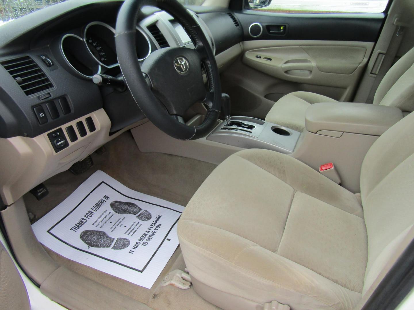 2008 White /Tan Toyota Tacoma PreRunner Access Cab V6 2WD (5TETU62N78Z) with an 4.0L V6 DOHC 24V engine, Automatic transmission, located at 15016 S Hwy 231, Midland City, AL, 36350, (334) 983-3001, 31.306210, -85.495277 - Photo#3
