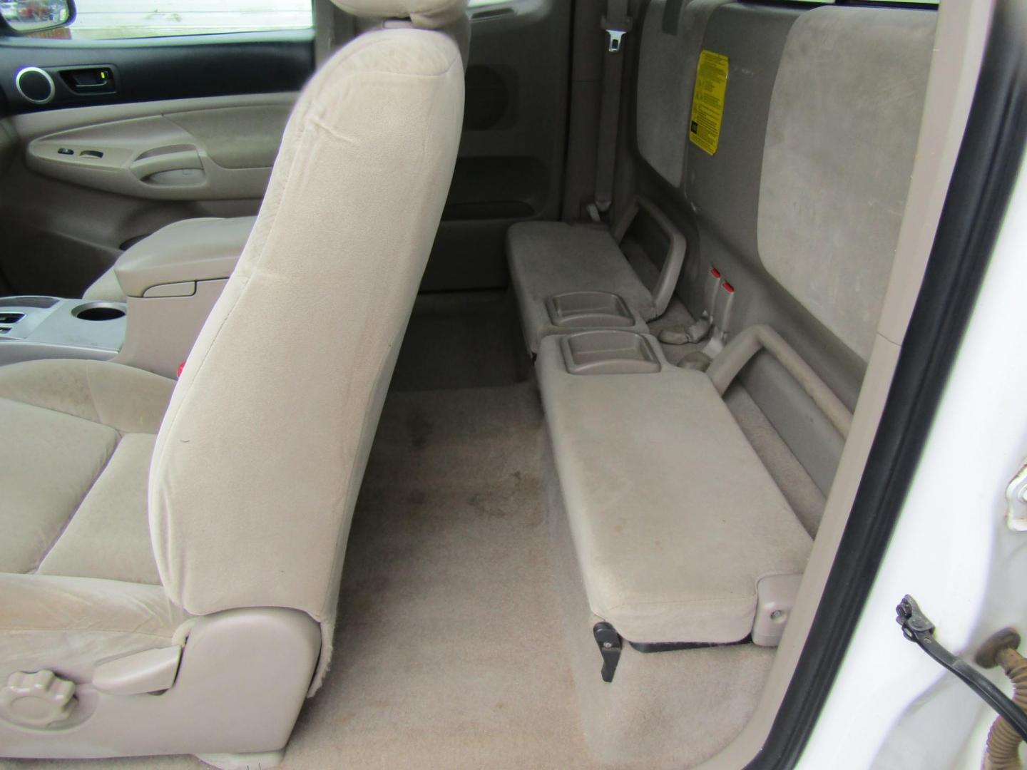 2008 White /Tan Toyota Tacoma PreRunner Access Cab V6 2WD (5TETU62N78Z) with an 4.0L V6 DOHC 24V engine, Automatic transmission, located at 15016 S Hwy 231, Midland City, AL, 36350, (334) 983-3001, 31.306210, -85.495277 - Photo#4