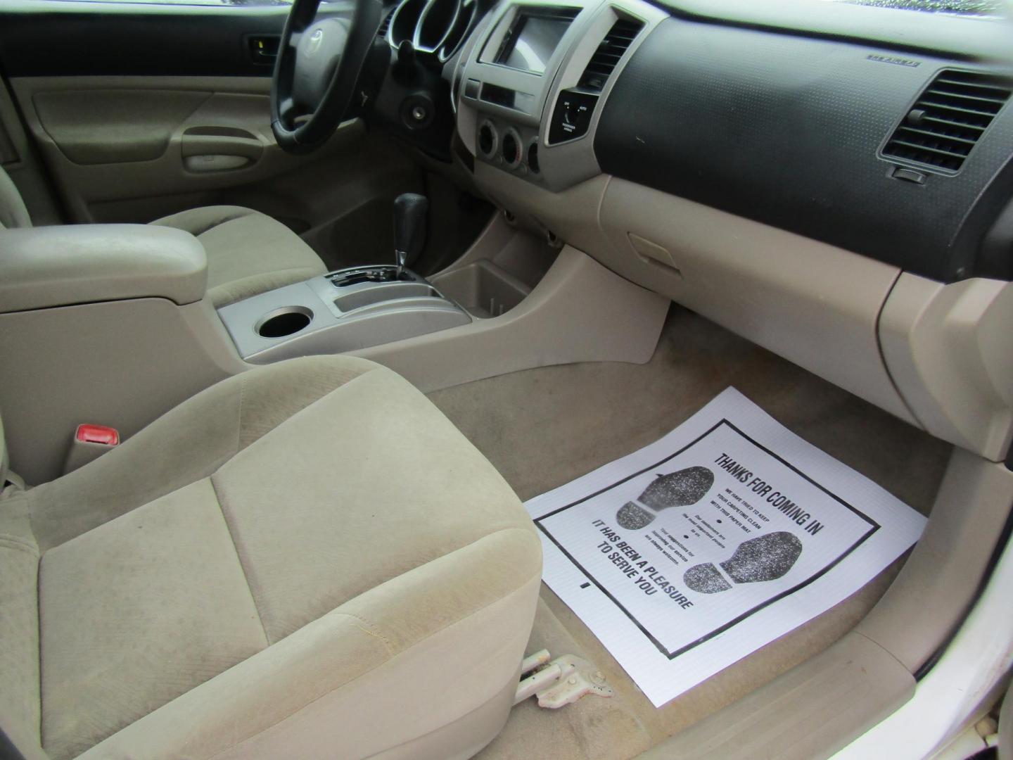2008 White /Tan Toyota Tacoma PreRunner Access Cab V6 2WD (5TETU62N78Z) with an 4.0L V6 DOHC 24V engine, Automatic transmission, located at 15016 S Hwy 231, Midland City, AL, 36350, (334) 983-3001, 31.306210, -85.495277 - Photo#8