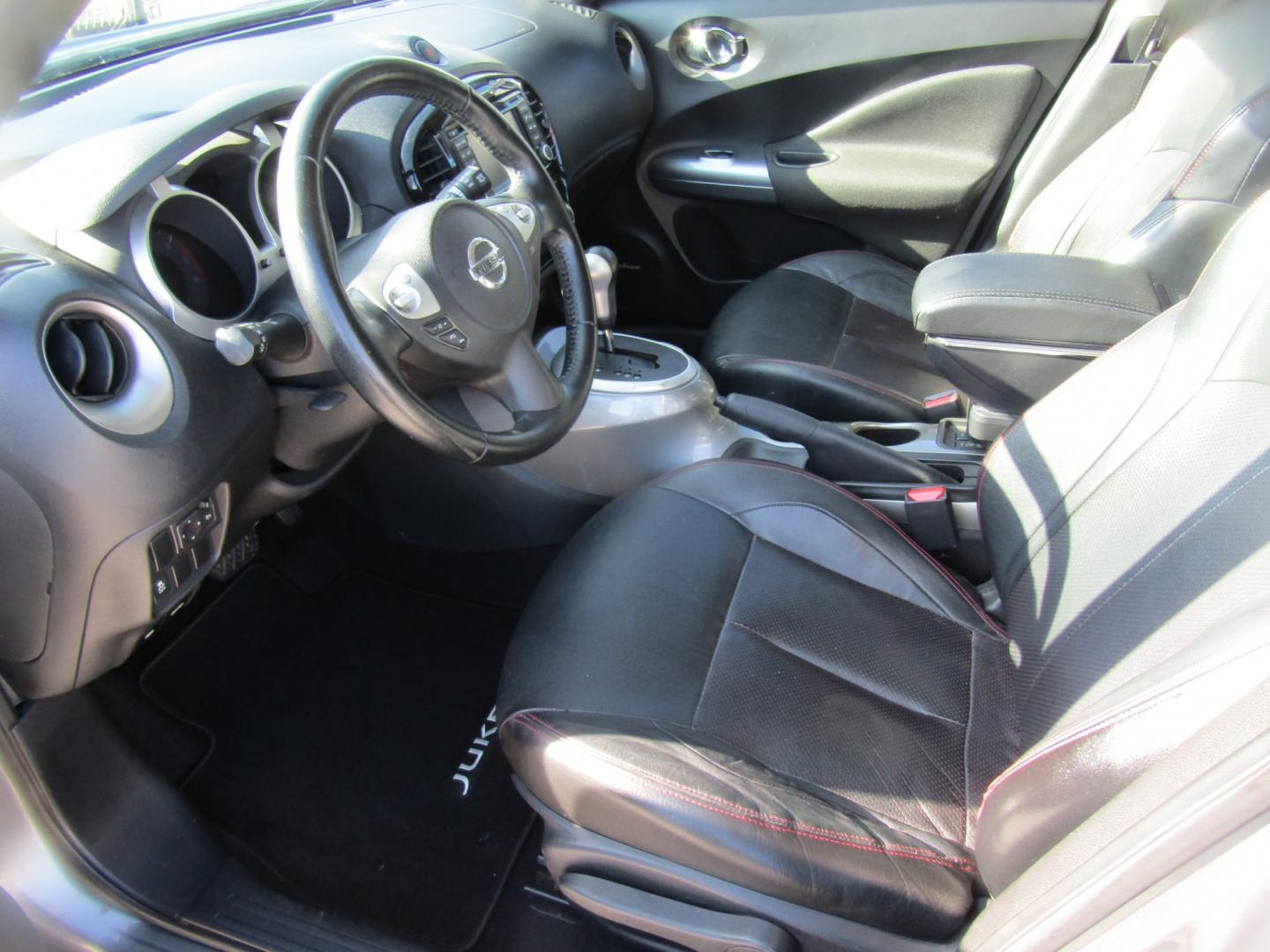 2015 Gray Nissan Juke S FWD (JN8AF5MR4FT) with an 1.6L L4 DOHC 16V engine, Automatic transmission, located at 15016 S Hwy 231, Midland City, AL, 36350, (334) 983-3001, 31.306210, -85.495277- Photo#3