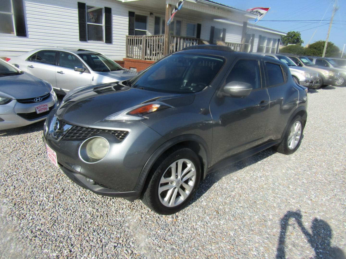 2015 Gray Nissan Juke S FWD (JN8AF5MR4FT) with an 1.6L L4 DOHC 16V engine, Automatic transmission, located at 15016 S Hwy 231, Midland City, AL, 36350, (334) 983-3001, 31.306210, -85.495277- Photo#2