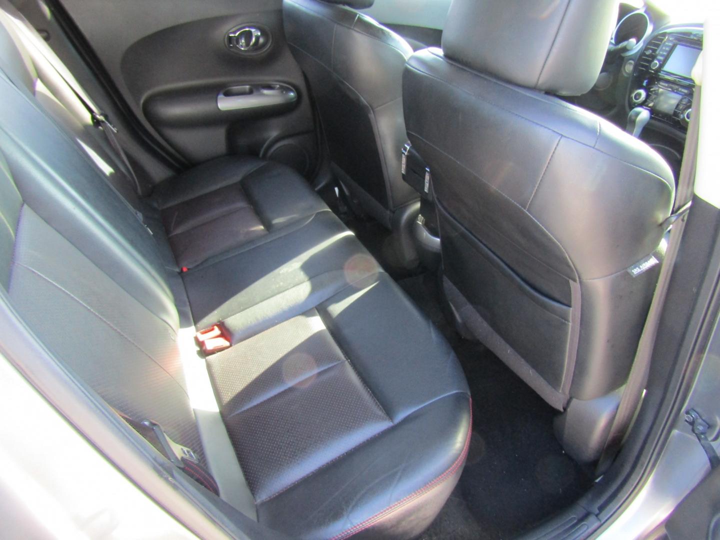 2015 Gray Nissan Juke S FWD (JN8AF5MR4FT) with an 1.6L L4 DOHC 16V engine, Automatic transmission, located at 15016 S Hwy 231, Midland City, AL, 36350, (334) 983-3001, 31.306210, -85.495277- Photo#8