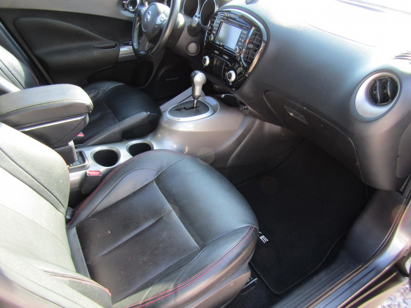 2015 Gray Nissan Juke S FWD (JN8AF5MR4FT) with an 1.6L L4 DOHC 16V engine, Automatic transmission, located at 15016 S Hwy 231, Midland City, AL, 36350, (334) 983-3001, 31.306210, -85.495277- Photo#9