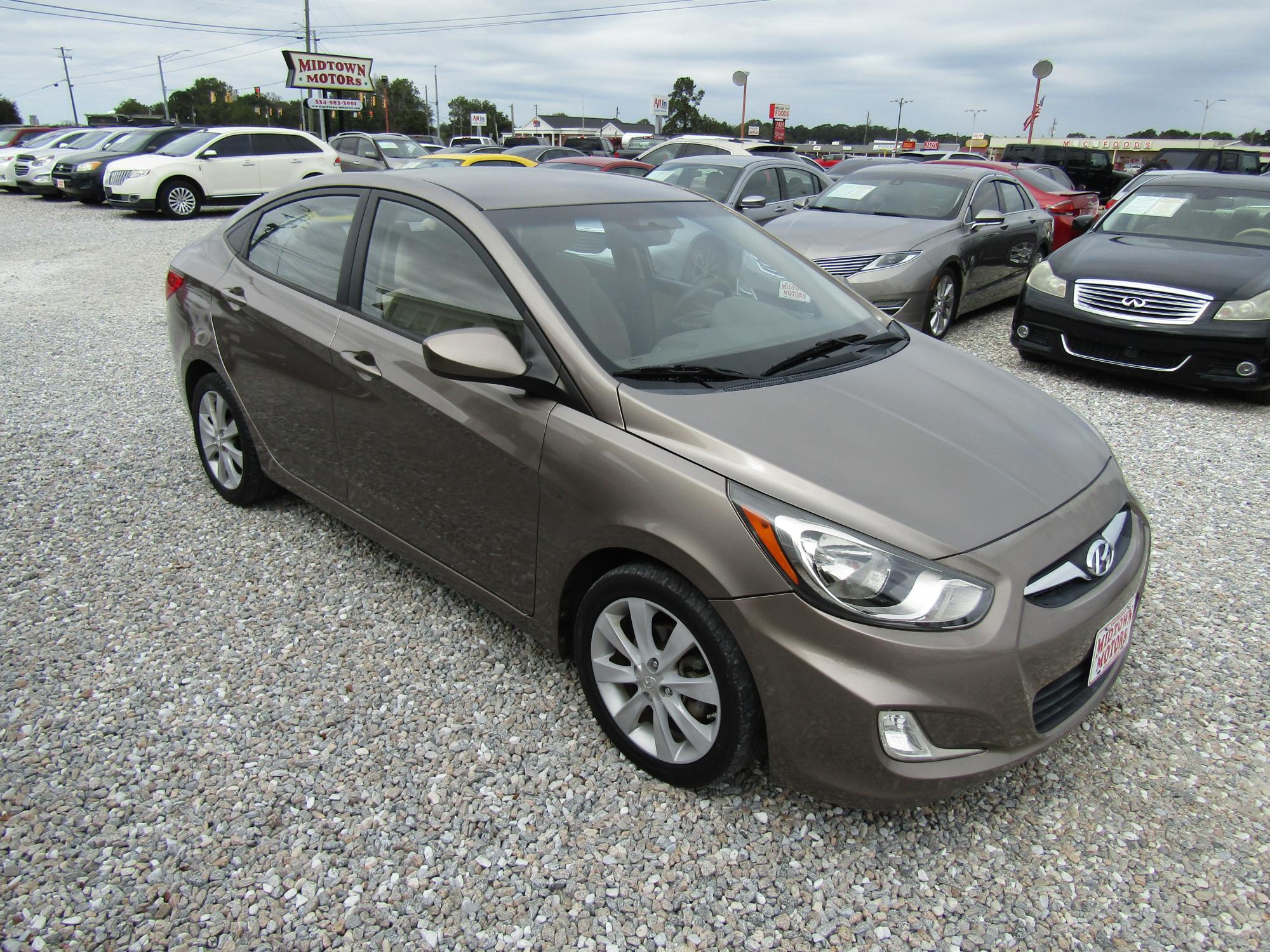 photo of 2012 Hyundai Accent 