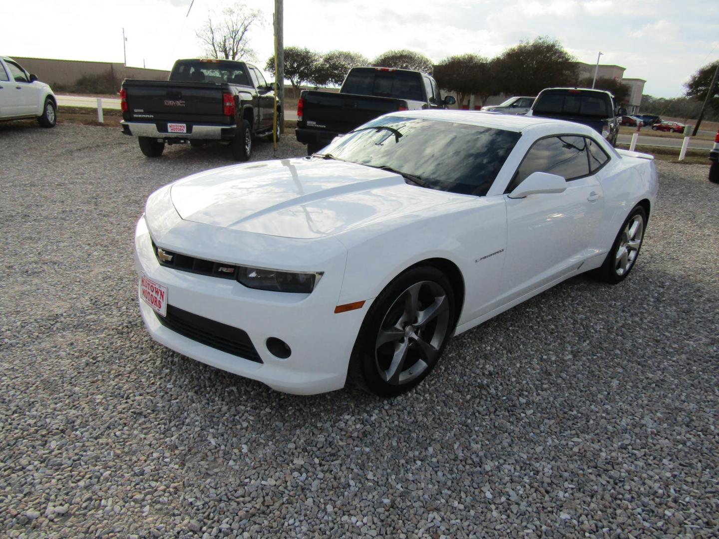 2014 White Chevrolet Camaro Coupe 1LT (2G1FB1E32E9) with an 3.6L V6 DOHC 24V FFV engine, Automatic transmission, located at 15016 S Hwy 231, Midland City, AL, 36350, (334) 983-3001, 31.306210, -85.495277 - Photo#2