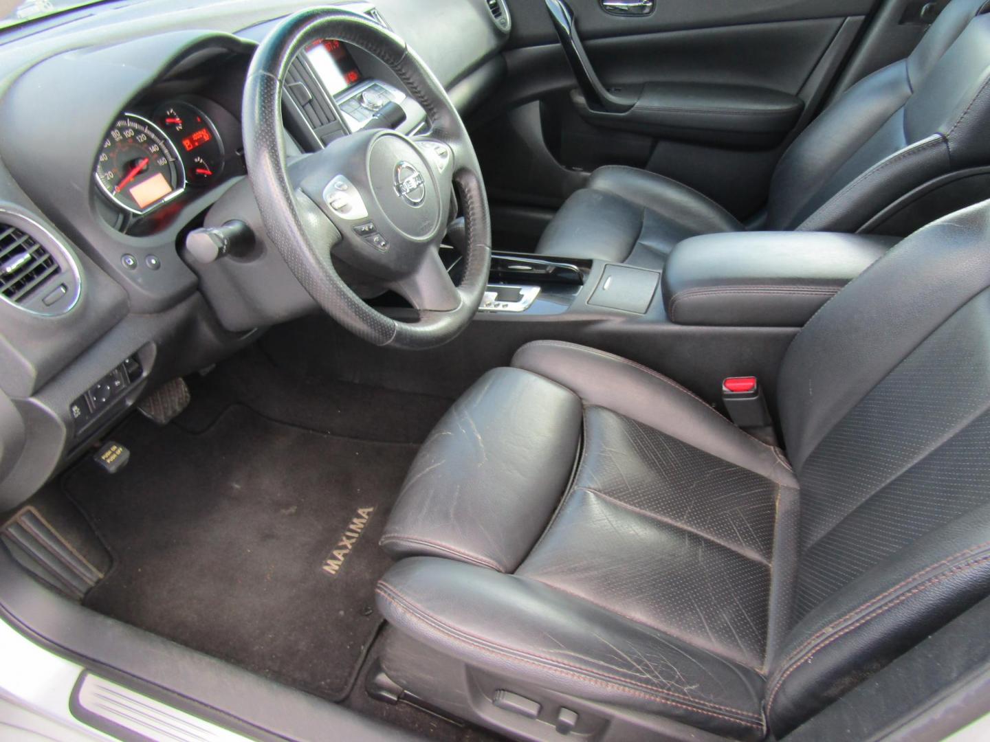 2011 Silver /Gray Nissan Maxima S (1N4AA5AP1BC) with an 3.5L V6 DOHC 24V engine, Automatic transmission, located at 15016 S Hwy 231, Midland City, AL, 36350, (334) 983-3001, 31.306210, -85.495277 - Photo#2