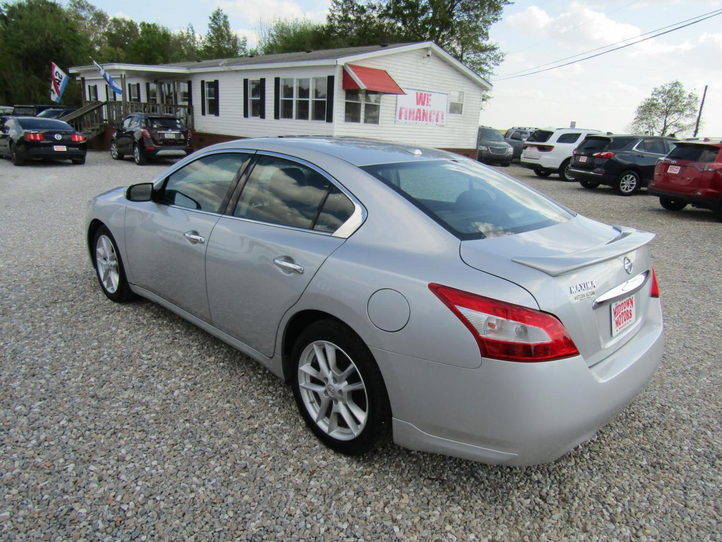 2011 Silver /Gray Nissan Maxima S (1N4AA5AP1BC) with an 3.5L V6 DOHC 24V engine, Automatic transmission, located at 15016 S Hwy 231, Midland City, AL, 36350, (334) 983-3001, 31.306210, -85.495277 - Photo#4