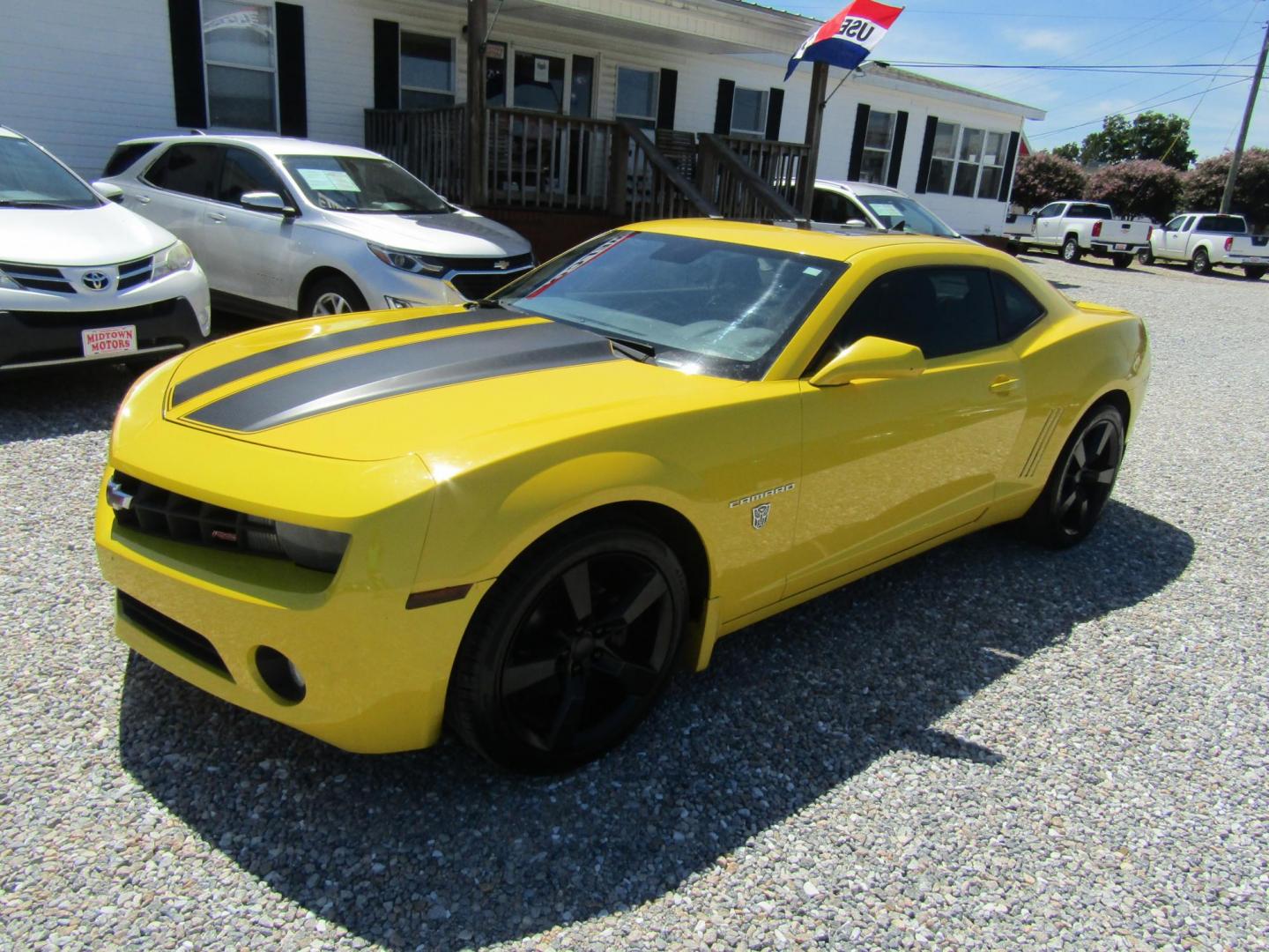 2010 YELLOW /Black Chevrolet Camaro LT1 Coupe (2G1FB1EVXA9) with an 3.6L V6 DOHC 24V engine, Automatic transmission, located at 15016 S Hwy 231, Midland City, AL, 36350, (334) 983-3001, 31.306210, -85.495277 - Photo#2