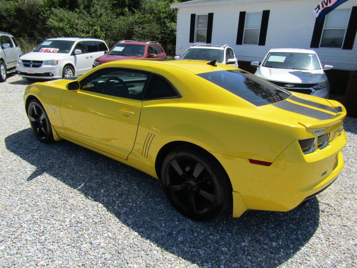 2010 YELLOW /Black Chevrolet Camaro LT1 Coupe (2G1FB1EVXA9) with an 3.6L V6 DOHC 24V engine, Automatic transmission, located at 15016 S Hwy 231, Midland City, AL, 36350, (334) 983-3001, 31.306210, -85.495277 - Photo#6