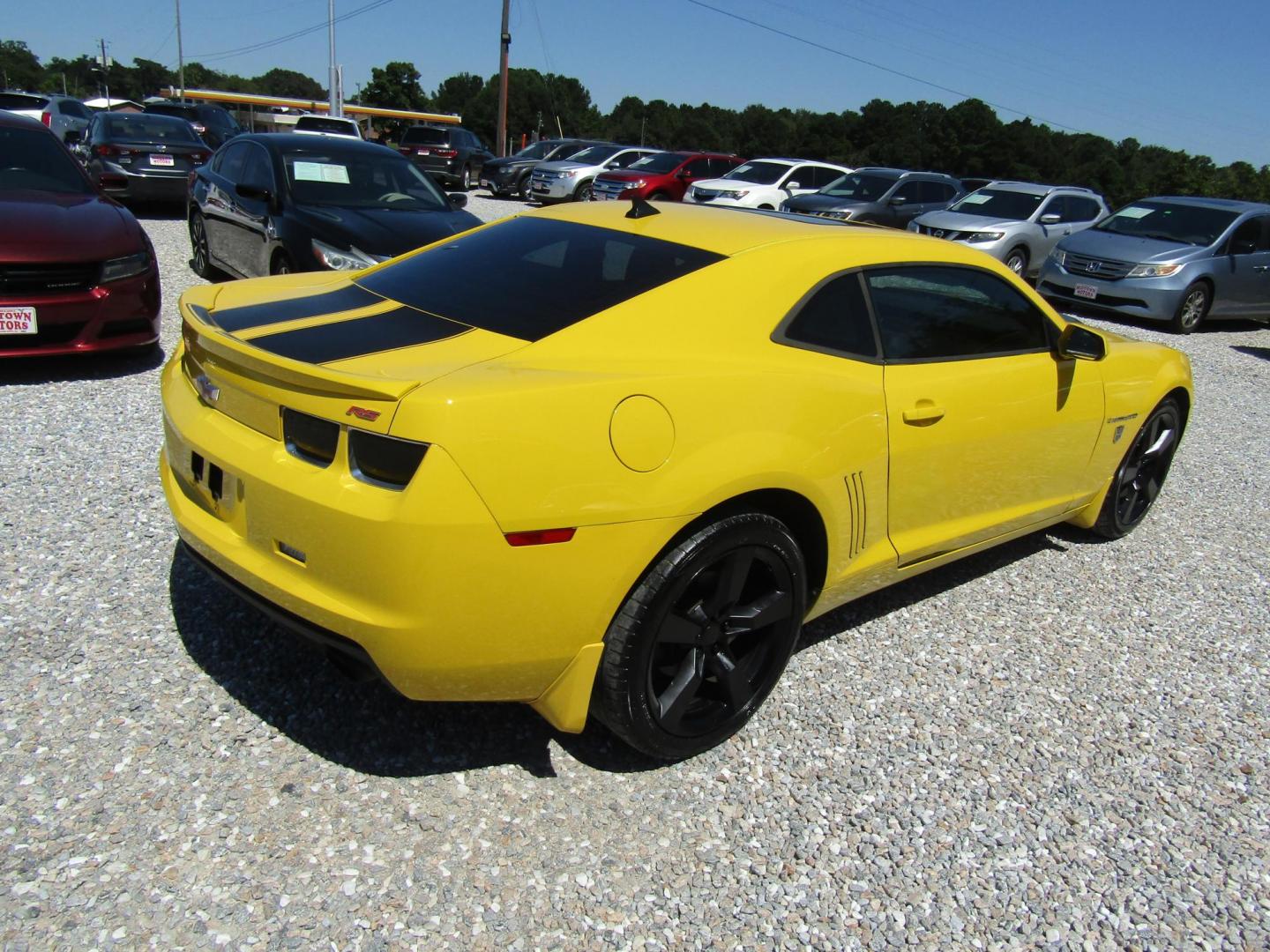 2010 YELLOW /Black Chevrolet Camaro LT1 Coupe (2G1FB1EVXA9) with an 3.6L V6 DOHC 24V engine, Automatic transmission, located at 15016 S Hwy 231, Midland City, AL, 36350, (334) 983-3001, 31.306210, -85.495277 - Photo#4
