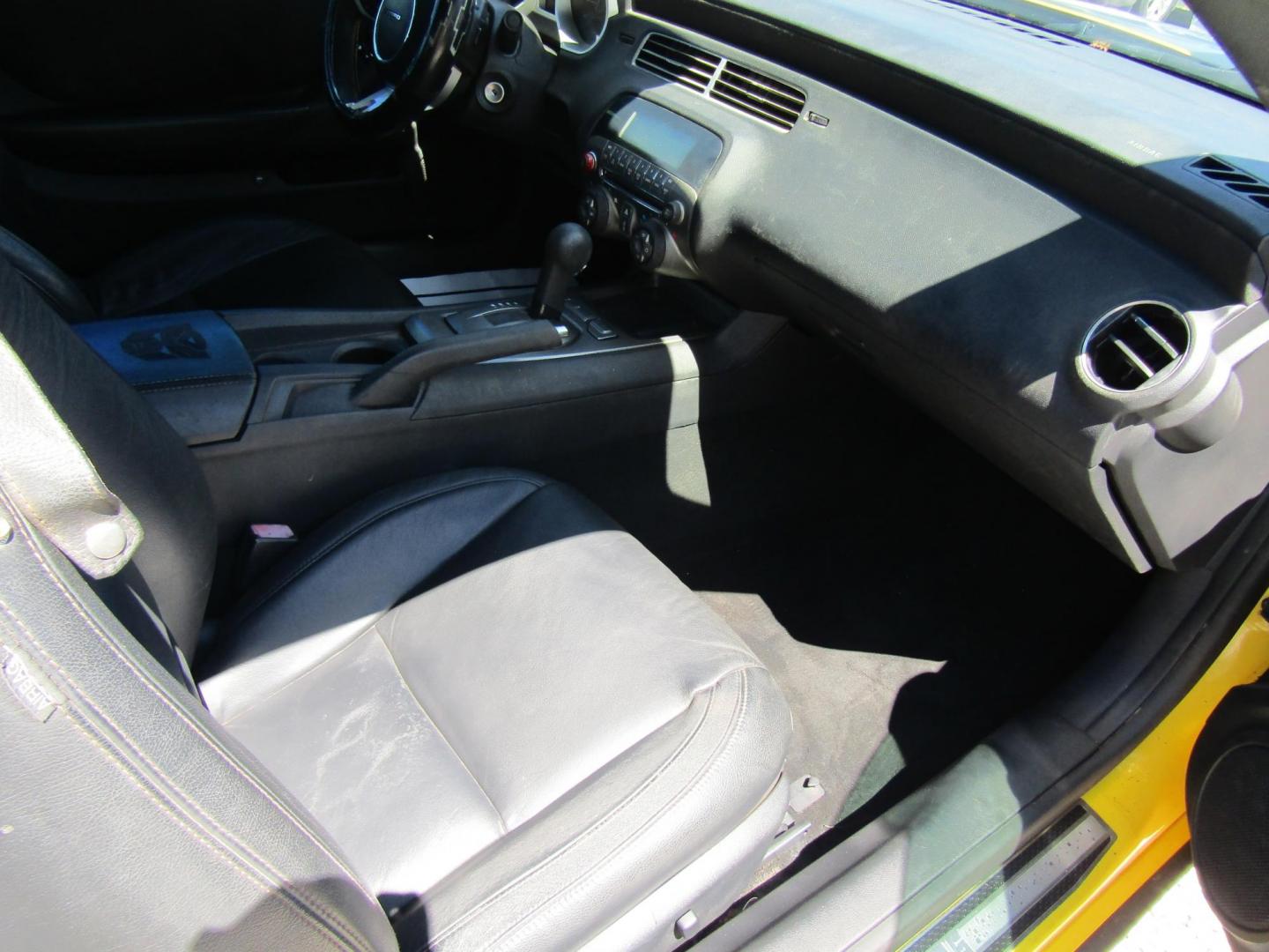 2010 YELLOW /Black Chevrolet Camaro LT1 Coupe (2G1FB1EVXA9) with an 3.6L V6 DOHC 24V engine, Automatic transmission, located at 15016 S Hwy 231, Midland City, AL, 36350, (334) 983-3001, 31.306210, -85.495277 - Photo#7