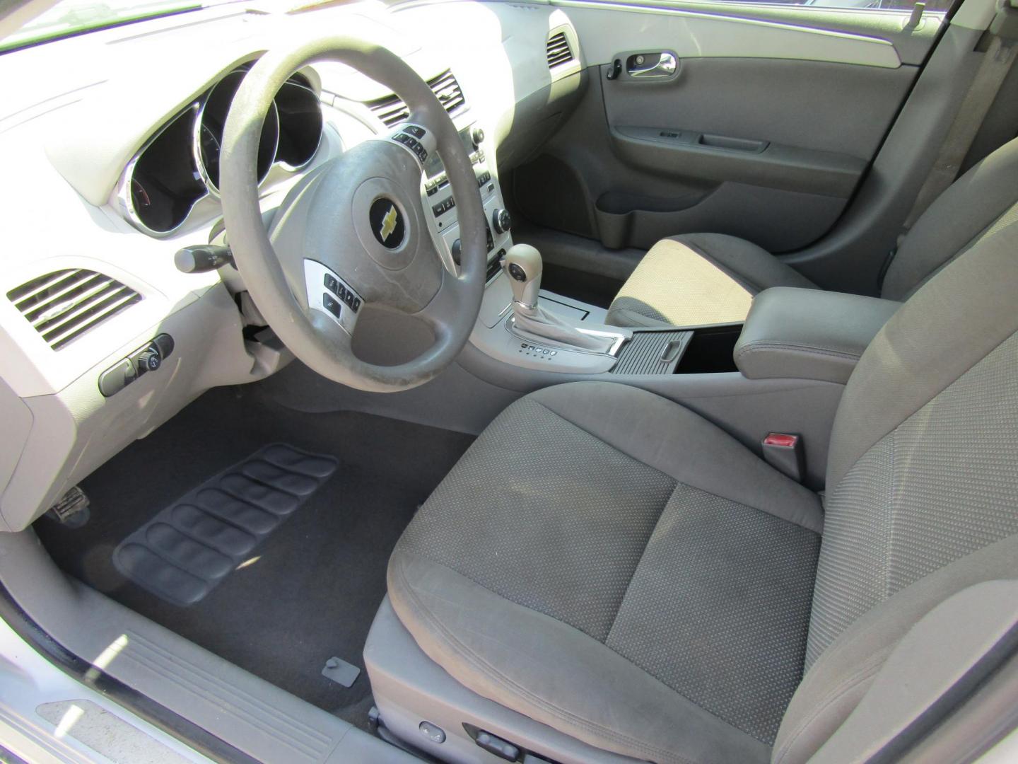 2012 Silver /Gray Chevrolet Malibu 1LT (1G1ZC5E08CF) with an 2.4L L4 DOHC 16V engine, Automatic transmission, located at 15016 S Hwy 231, Midland City, AL, 36350, (334) 983-3001, 31.306210, -85.495277 - Photo#3