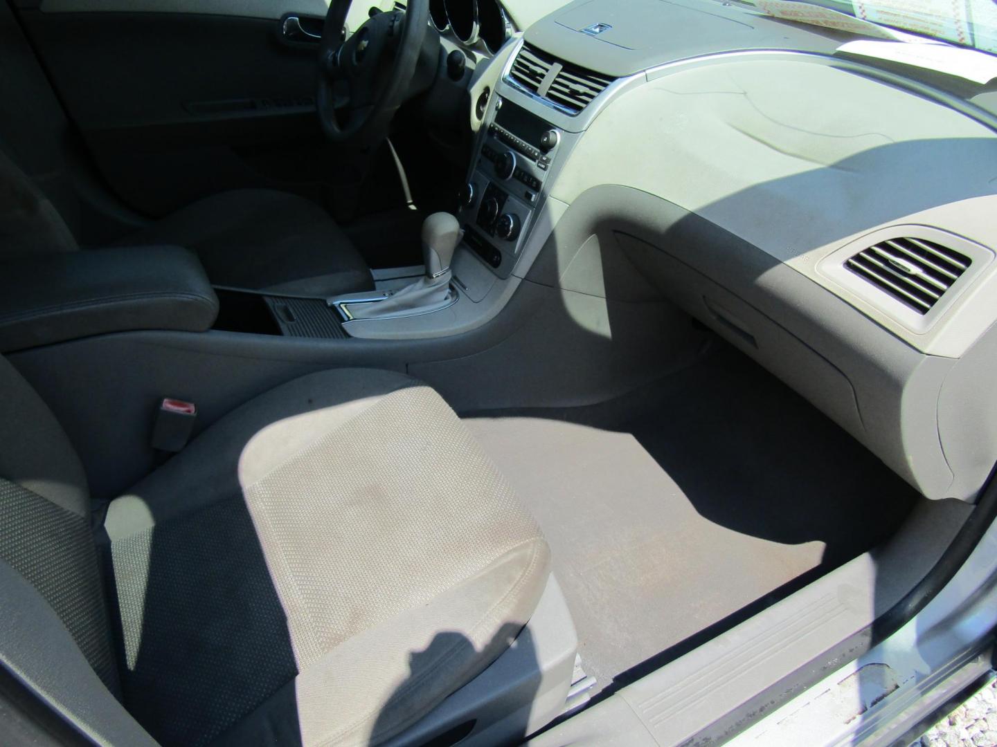 2012 Silver /Gray Chevrolet Malibu 1LT (1G1ZC5E08CF) with an 2.4L L4 DOHC 16V engine, Automatic transmission, located at 15016 S Hwy 231, Midland City, AL, 36350, (334) 983-3001, 31.306210, -85.495277 - Photo#9