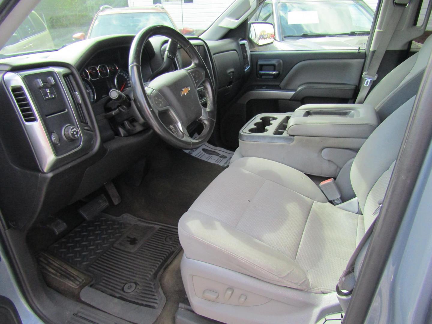 2016 Gray /Gray Chevrolet Silverado 1500 (3GCPCREC0GG) with an V8 engine, Automatic transmission, located at 15016 S Hwy 231, Midland City, AL, 36350, (334) 983-3001, 31.306210, -85.495277 - Photo#3