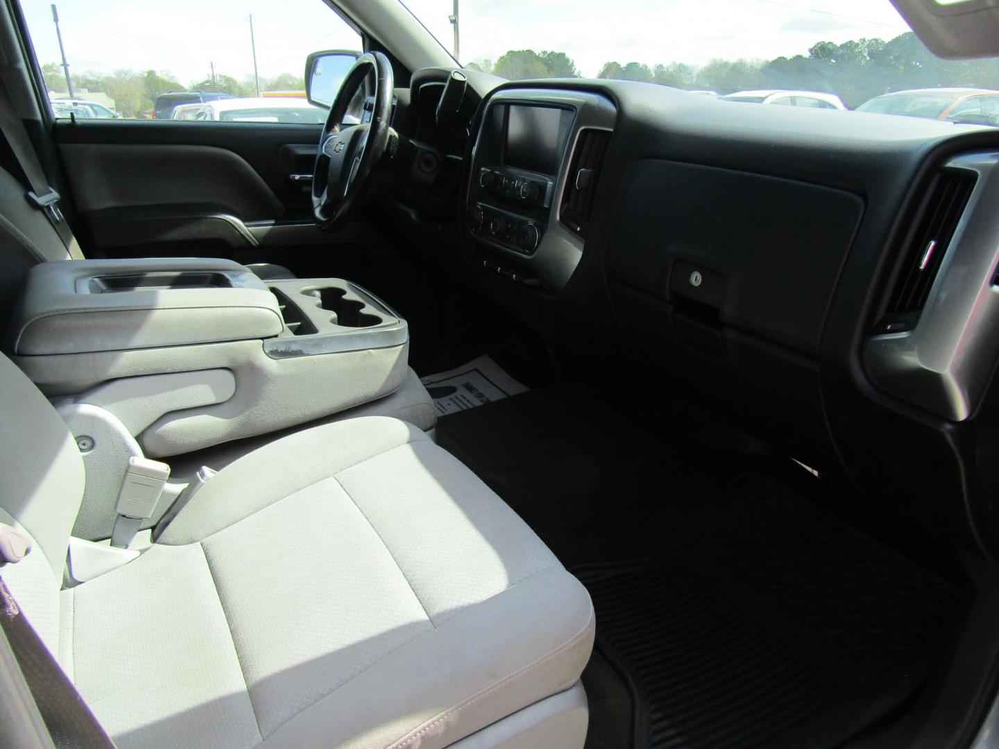 2016 Gray /Gray Chevrolet Silverado 1500 (3GCPCREC0GG) with an V8 engine, Automatic transmission, located at 15016 S Hwy 231, Midland City, AL, 36350, (334) 983-3001, 31.306210, -85.495277 - Photo#8