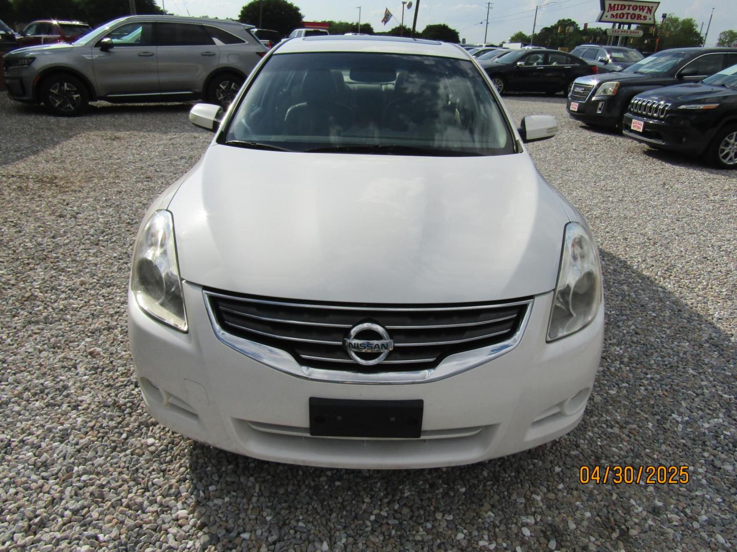2012 White /Tan Nissan Altima 2.5 S (1N4AL2AP8CN) with an 2.5L L4 DOHC 16V engine, Automatic transmission, located at 15016 S Hwy 231, Midland City, AL, 36350, (334) 983-3001, 31.306210, -85.495277 - Photo#1