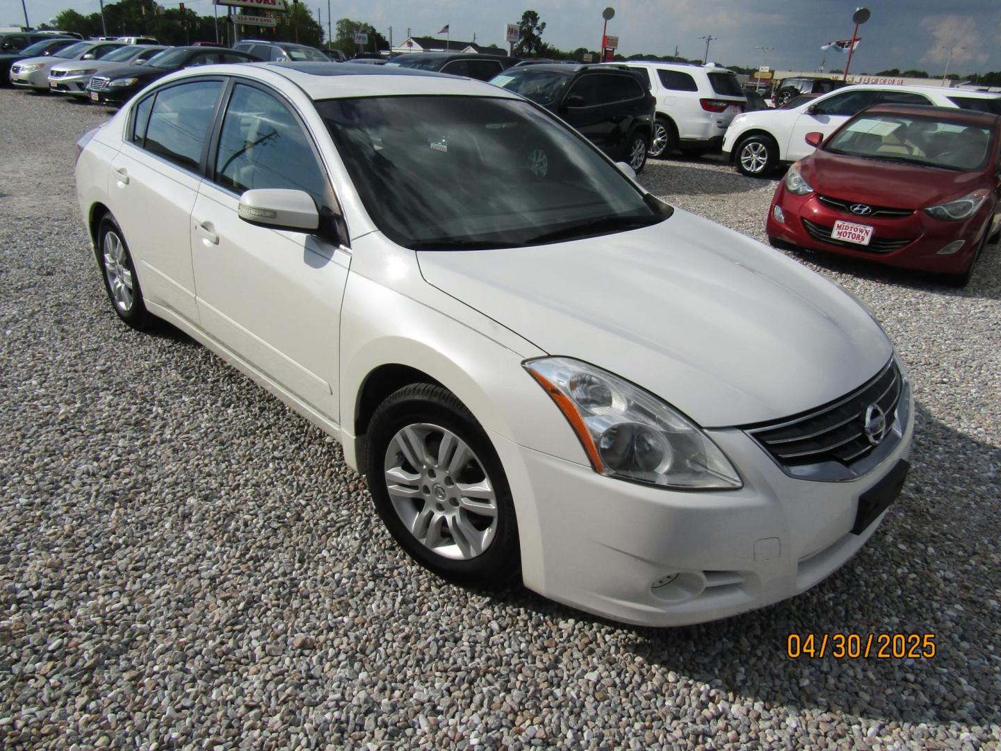 2012 White /Tan Nissan Altima 2.5 S (1N4AL2AP8CN) with an 2.5L L4 DOHC 16V engine, Automatic transmission, located at 15016 S Hwy 231, Midland City, AL, 36350, (334) 983-3001, 31.306210, -85.495277 - Photo#0