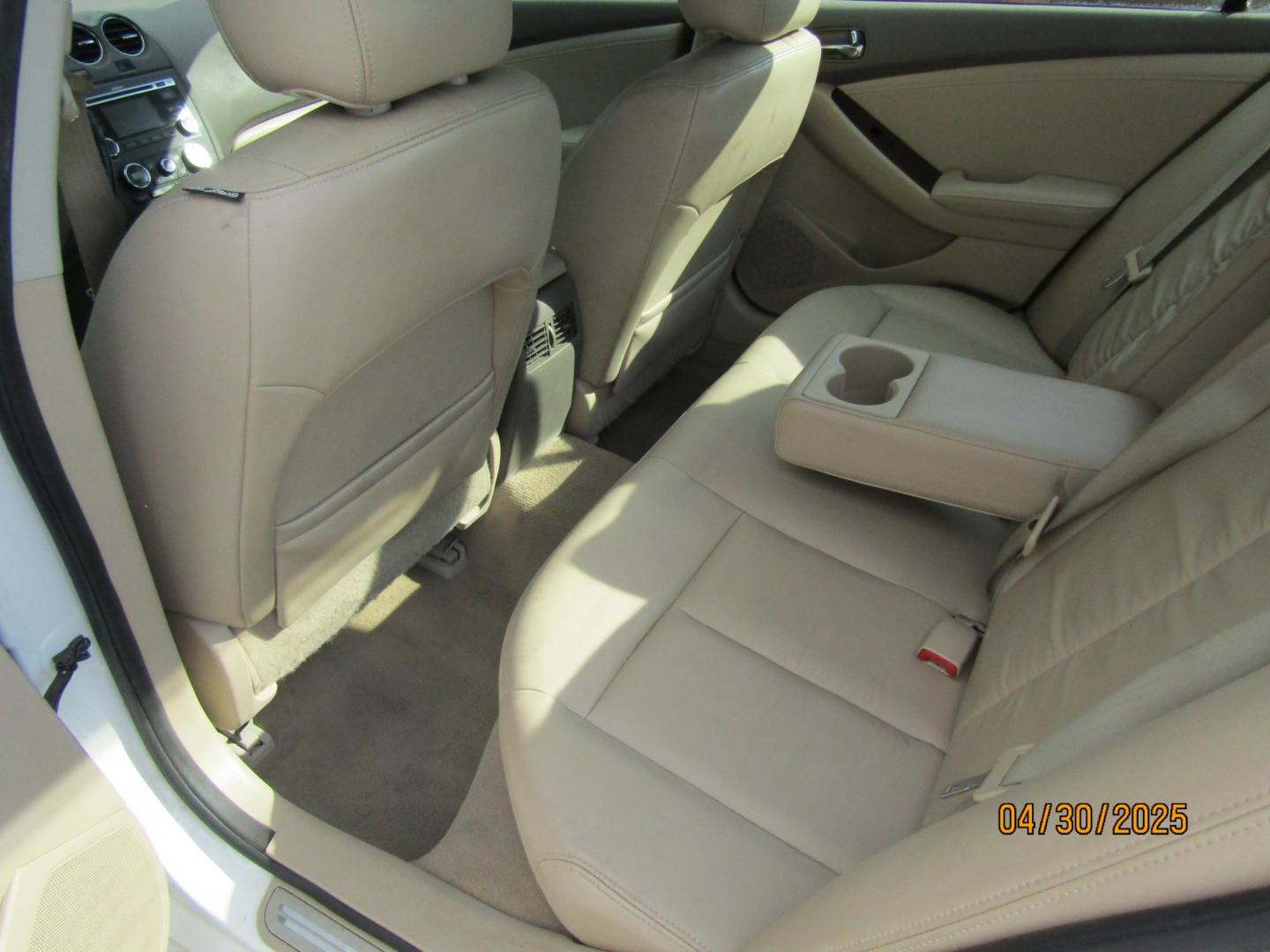 2012 White /Tan Nissan Altima 2.5 S (1N4AL2AP8CN) with an 2.5L L4 DOHC 16V engine, Automatic transmission, located at 15016 S Hwy 231, Midland City, AL, 36350, (334) 983-3001, 31.306210, -85.495277 - Photo#4